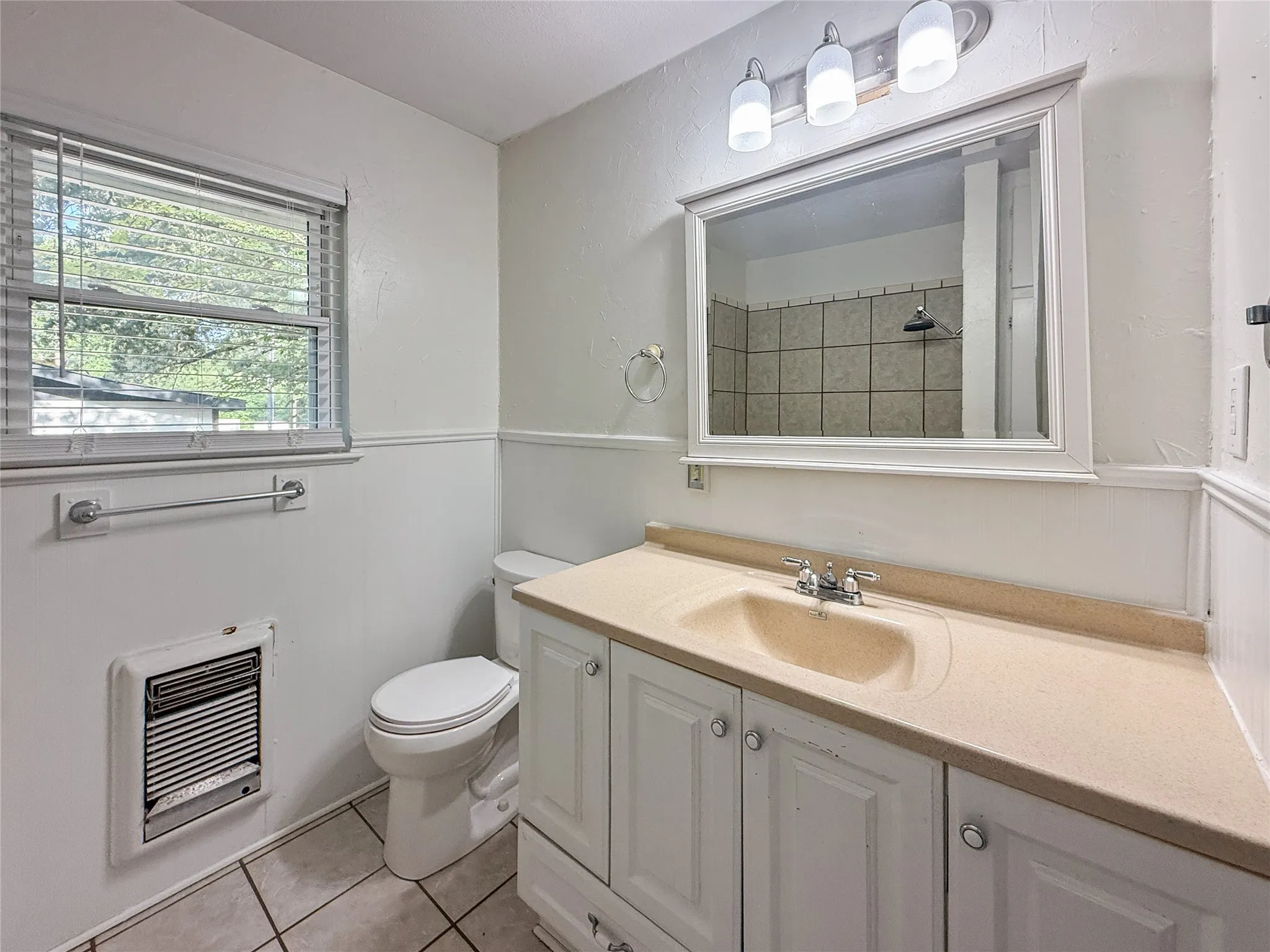 Single Family Residence For Sale in Hopkins County , 604 Lee Street, Sulphur Springs, Texas 75482, 3 Bedroom, 2 Bathroom, Garage spaces, 1,720 Sqft, built in 1961, mls#21332229, Real Estate Agent in Sulphur Springs, Homes For Sale in Hopkins county, Homes For Sale in Sulphur Springs, Realtor in Sulphur Springs Texas, Real Estate Brokerage Independent Realty Texas, Luminita Cordes Realtor