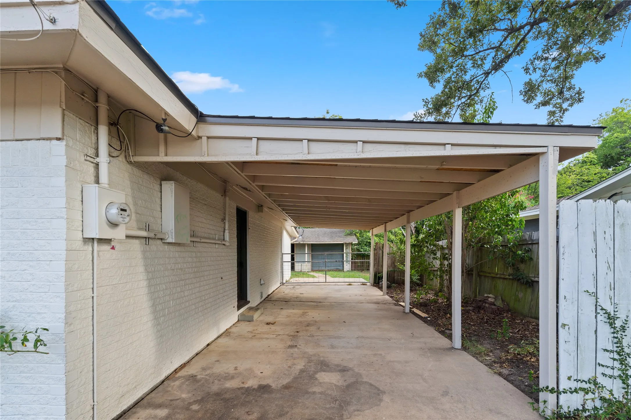 Single Family Residence For Sale in Hopkins County , 604 Lee Street, Sulphur Springs, Texas 75482, 3 Bedroom, 2 Bathroom, Garage spaces, 1,720 Sqft, built in 1961, mls#21332229, Real Estate Agent in Sulphur Springs, Homes For Sale in Hopkins county, Homes For Sale in Sulphur Springs, Realtor in Sulphur Springs Texas, Real Estate Brokerage Independent Realty Texas, Luminita Cordes Realtor