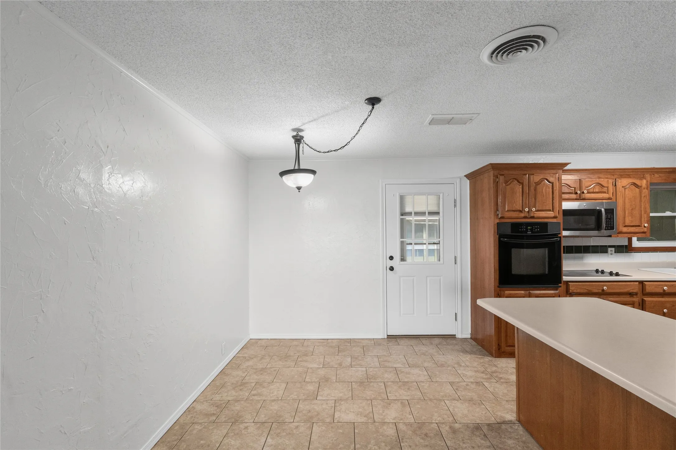 Single Family Residence For Sale in Hopkins County , 604 Lee Street, Sulphur Springs, Texas 75482, 3 Bedroom, 2 Bathroom, Garage spaces, 1,720 Sqft, built in 1961, mls#21332229, Real Estate Agent in Sulphur Springs, Homes For Sale in Hopkins county, Homes For Sale in Sulphur Springs, Realtor in Sulphur Springs Texas, Real Estate Brokerage Independent Realty Texas, Luminita Cordes Realtor