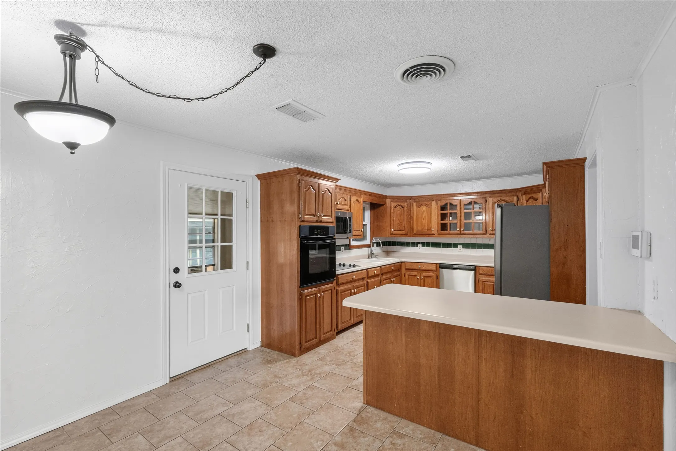 Single Family Residence For Sale in Hopkins County , 604 Lee Street, Sulphur Springs, Texas 75482, 3 Bedroom, 2 Bathroom, Garage spaces, 1,720 Sqft, built in 1961, mls#21332229, Real Estate Agent in Sulphur Springs, Homes For Sale in Hopkins county, Homes For Sale in Sulphur Springs, Realtor in Sulphur Springs Texas, Real Estate Brokerage Independent Realty Texas, Luminita Cordes Realtor