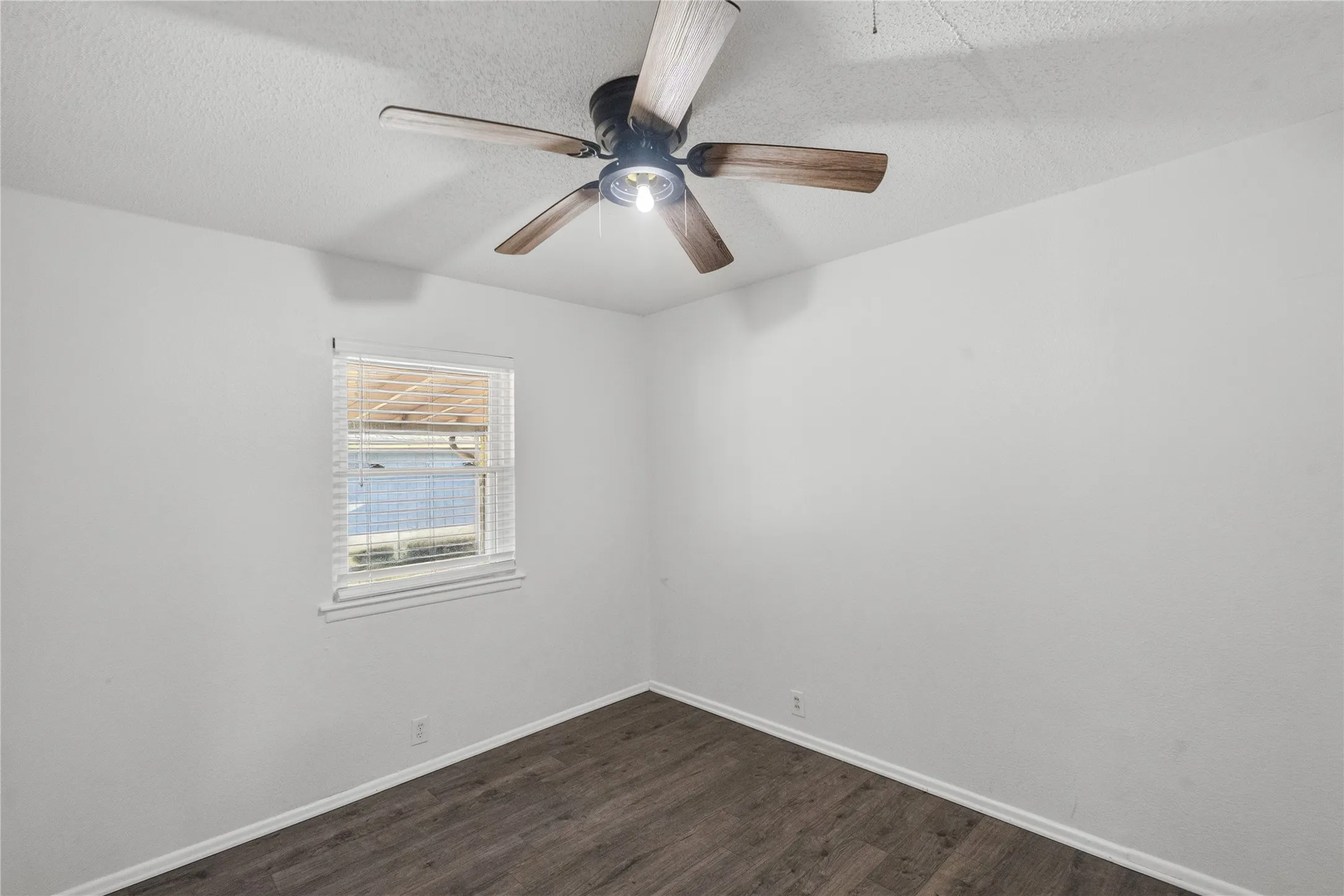 Single Family Residence For Sale in Hopkins County , 604 Lee Street, Sulphur Springs, Texas 75482, 3 Bedroom, 2 Bathroom, Garage spaces, 1,720 Sqft, built in 1961, mls#21332229, Real Estate Agent in Sulphur Springs, Homes For Sale in Hopkins county, Homes For Sale in Sulphur Springs, Realtor in Sulphur Springs Texas, Real Estate Brokerage Independent Realty Texas, Luminita Cordes Realtor