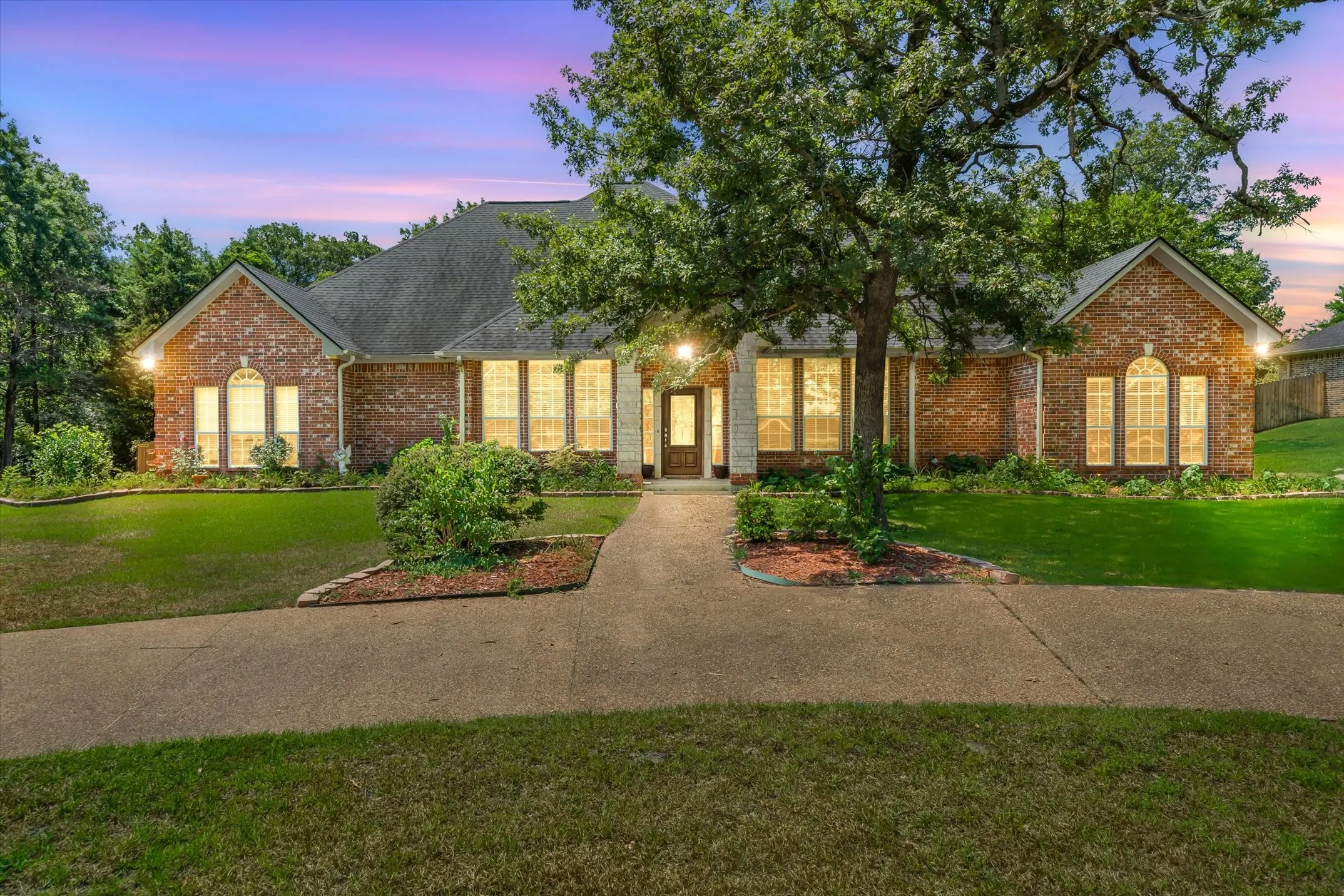 Single Family Residence For Sale in Wood County , 690 County Road 2310, Mineola, Texas 75773, 4 Bedroom, 3 Bathroom, 2 Garage spaces, 2,696 Sqft, built in 2007, mls#21332253, Real Estate Agent in Mineola, Homes For Sale in Wood county, Homes For Sale in Mineola, Realtor in Mineola Texas, Real Estate Brokerage Independent Realty Texas, Luminita Cordes Realtor