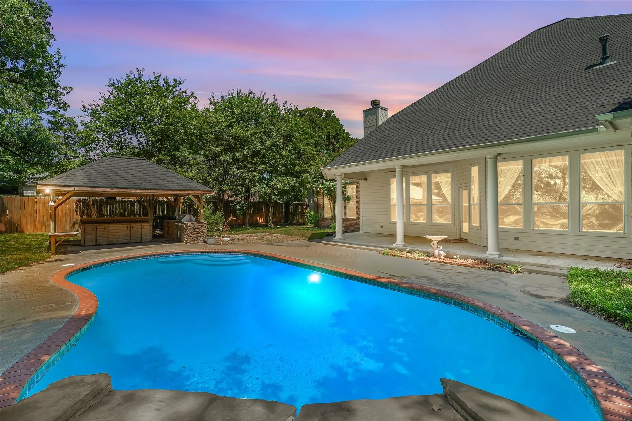 Single Family Residence For Sale in Wood County , 690 County Road 2310, Mineola, Texas 75773, 4 Bedroom, 3 Bathroom, 2 Garage spaces, 2,696 Sqft, built in 2007, mls#21332253, Real Estate Agent in Mineola, Homes For Sale in Wood county, Homes For Sale in Mineola, Realtor in Mineola Texas, Real Estate Brokerage Independent Realty Texas, Luminita Cordes Realtor