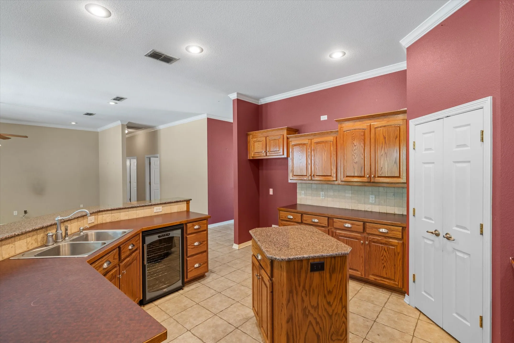 Single Family Residence For Sale in Wood County , 690 County Road 2310, Mineola, Texas 75773, 4 Bedroom, 3 Bathroom, 2 Garage spaces, 2,696 Sqft, built in 2007, mls#21332253, Real Estate Agent in Mineola, Homes For Sale in Wood county, Homes For Sale in Mineola, Realtor in Mineola Texas, Real Estate Brokerage Independent Realty Texas, Luminita Cordes Realtor