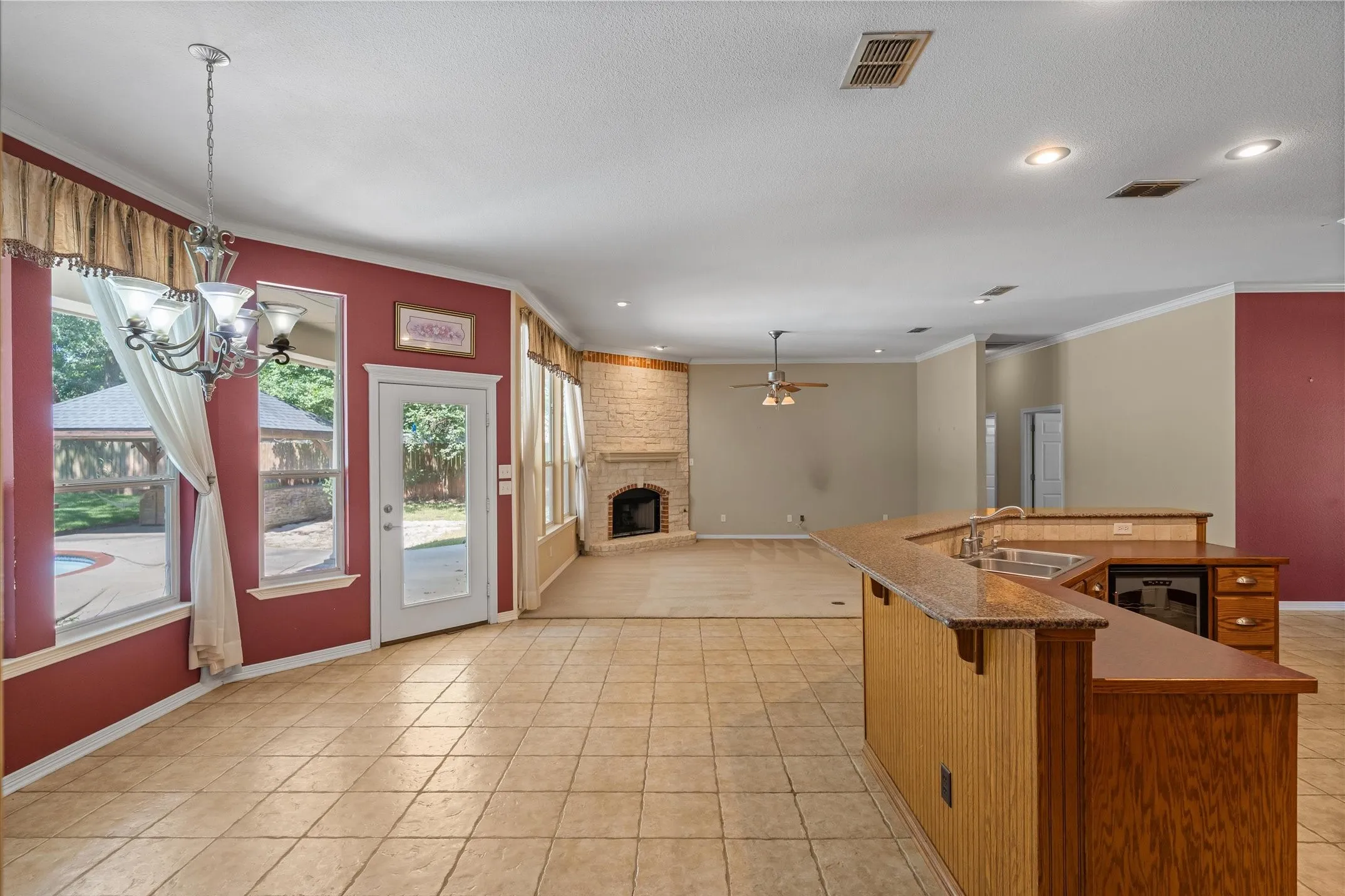 Single Family Residence For Sale in Wood County , 690 County Road 2310, Mineola, Texas 75773, 4 Bedroom, 3 Bathroom, 2 Garage spaces, 2,696 Sqft, built in 2007, mls#21332253, Real Estate Agent in Mineola, Homes For Sale in Wood county, Homes For Sale in Mineola, Realtor in Mineola Texas, Real Estate Brokerage Independent Realty Texas, Luminita Cordes Realtor