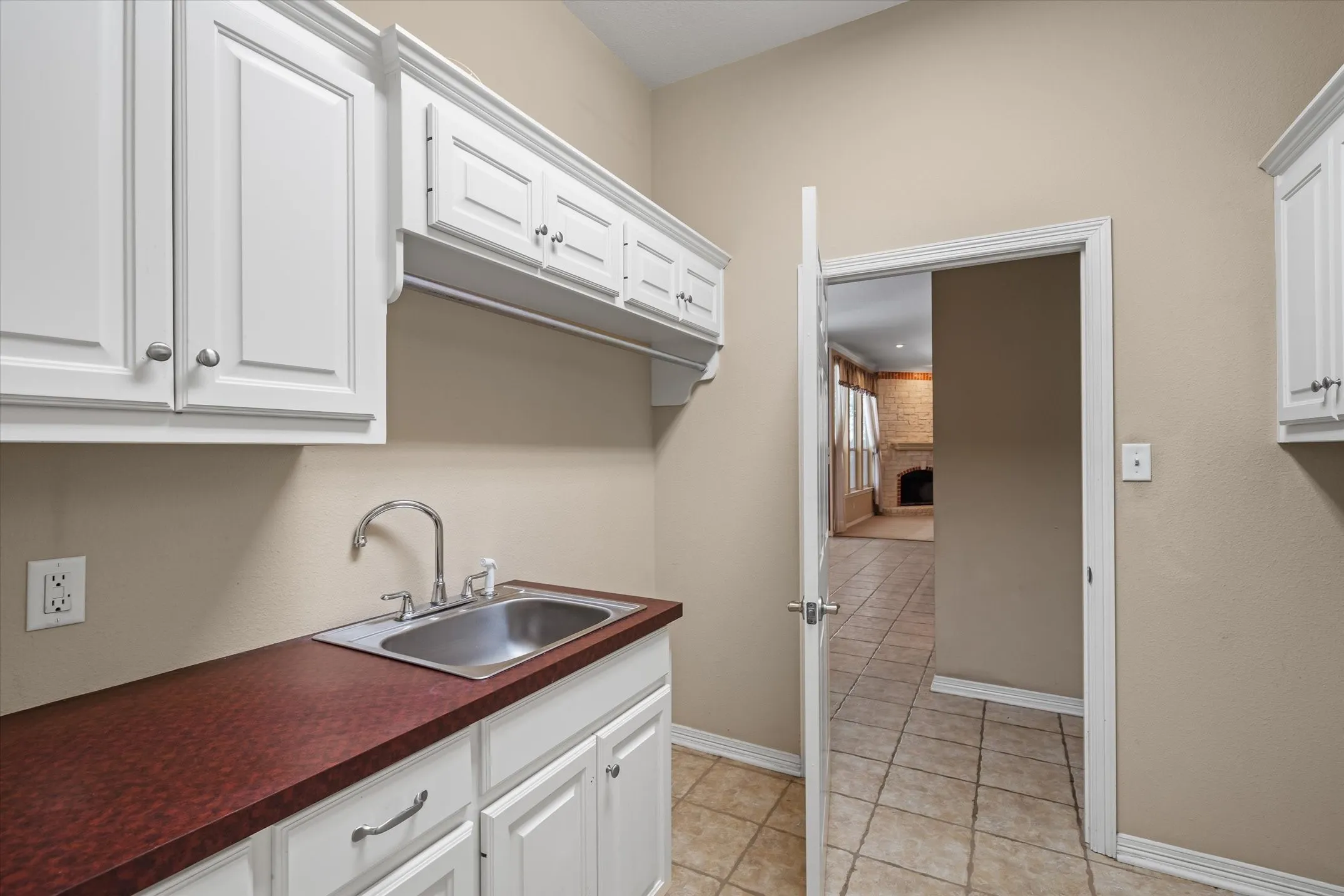 Single Family Residence For Sale in Wood County , 690 County Road 2310, Mineola, Texas 75773, 4 Bedroom, 3 Bathroom, 2 Garage spaces, 2,696 Sqft, built in 2007, mls#21332253, Real Estate Agent in Mineola, Homes For Sale in Wood county, Homes For Sale in Mineola, Realtor in Mineola Texas, Real Estate Brokerage Independent Realty Texas, Luminita Cordes Realtor
