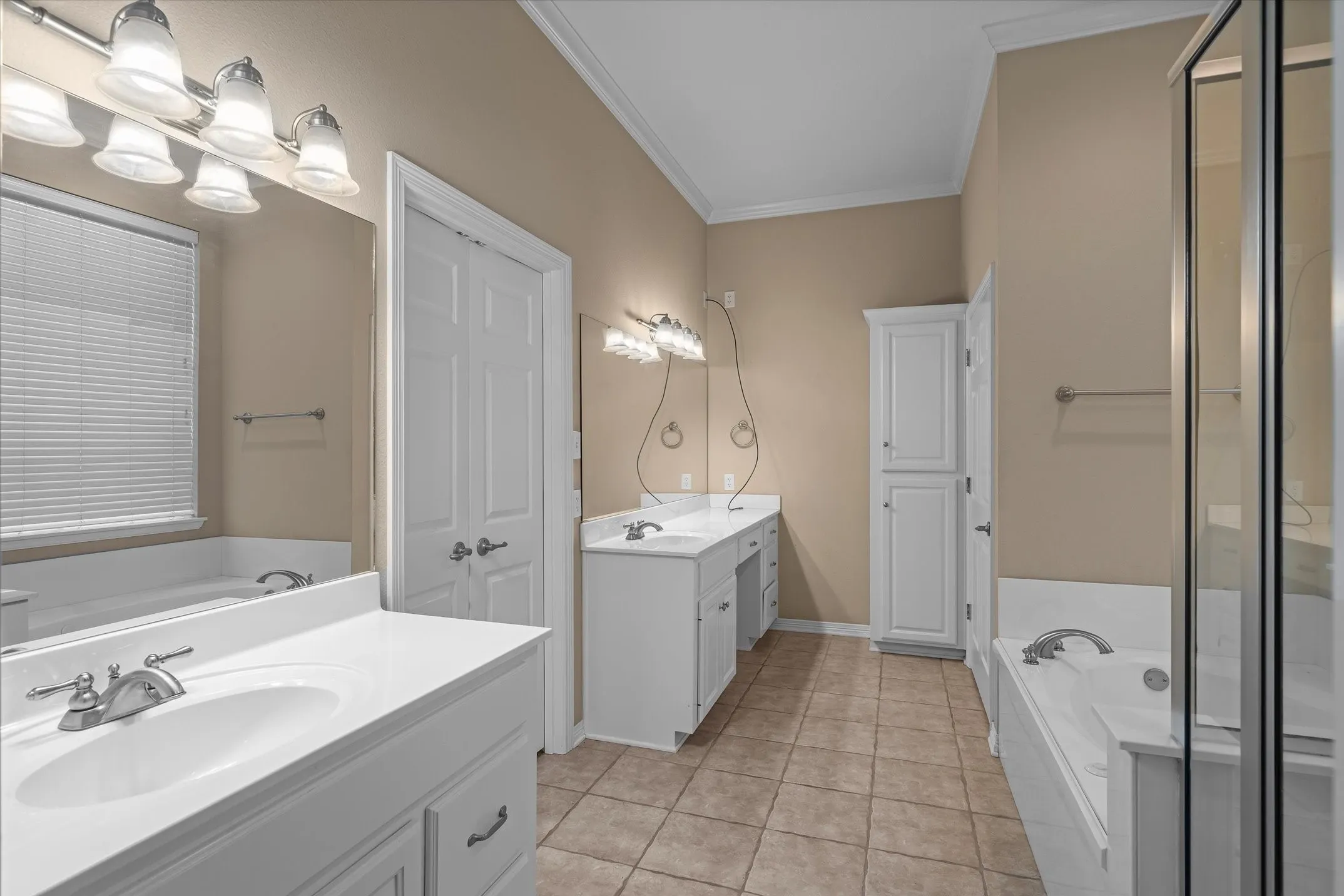 Single Family Residence For Sale in Wood County , 690 County Road 2310, Mineola, Texas 75773, 4 Bedroom, 3 Bathroom, 2 Garage spaces, 2,696 Sqft, built in 2007, mls#21332253, Real Estate Agent in Mineola, Homes For Sale in Wood county, Homes For Sale in Mineola, Realtor in Mineola Texas, Real Estate Brokerage Independent Realty Texas, Luminita Cordes Realtor