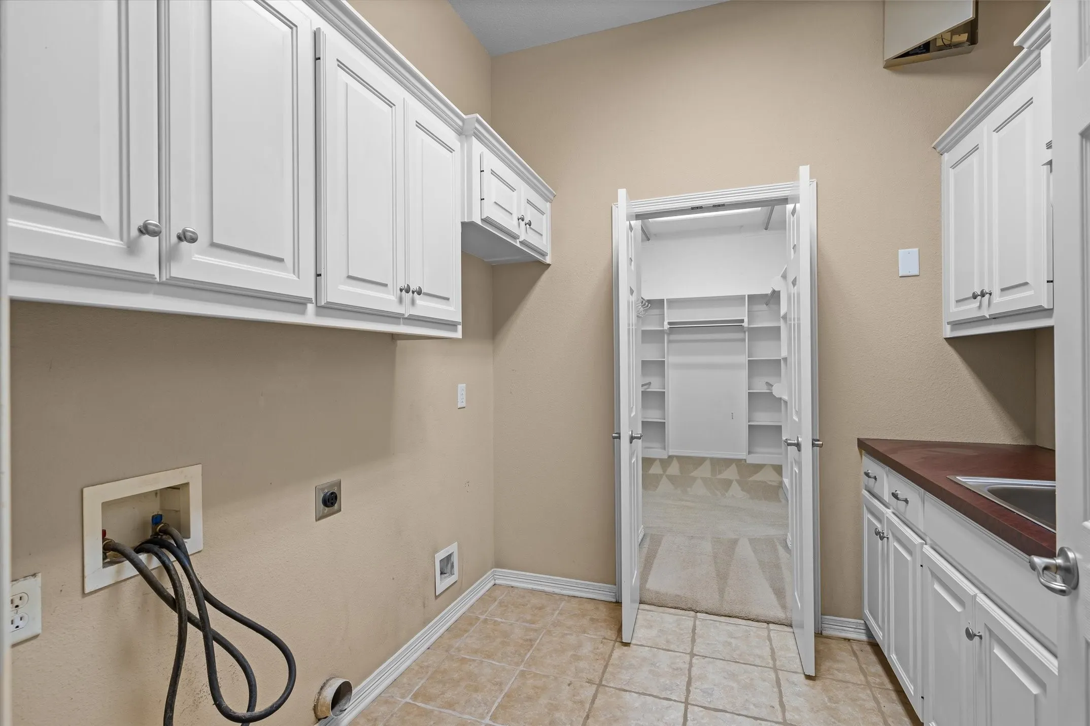 Single Family Residence For Sale in Wood County , 690 County Road 2310, Mineola, Texas 75773, 4 Bedroom, 3 Bathroom, 2 Garage spaces, 2,696 Sqft, built in 2007, mls#21332253, Real Estate Agent in Mineola, Homes For Sale in Wood county, Homes For Sale in Mineola, Realtor in Mineola Texas, Real Estate Brokerage Independent Realty Texas, Luminita Cordes Realtor