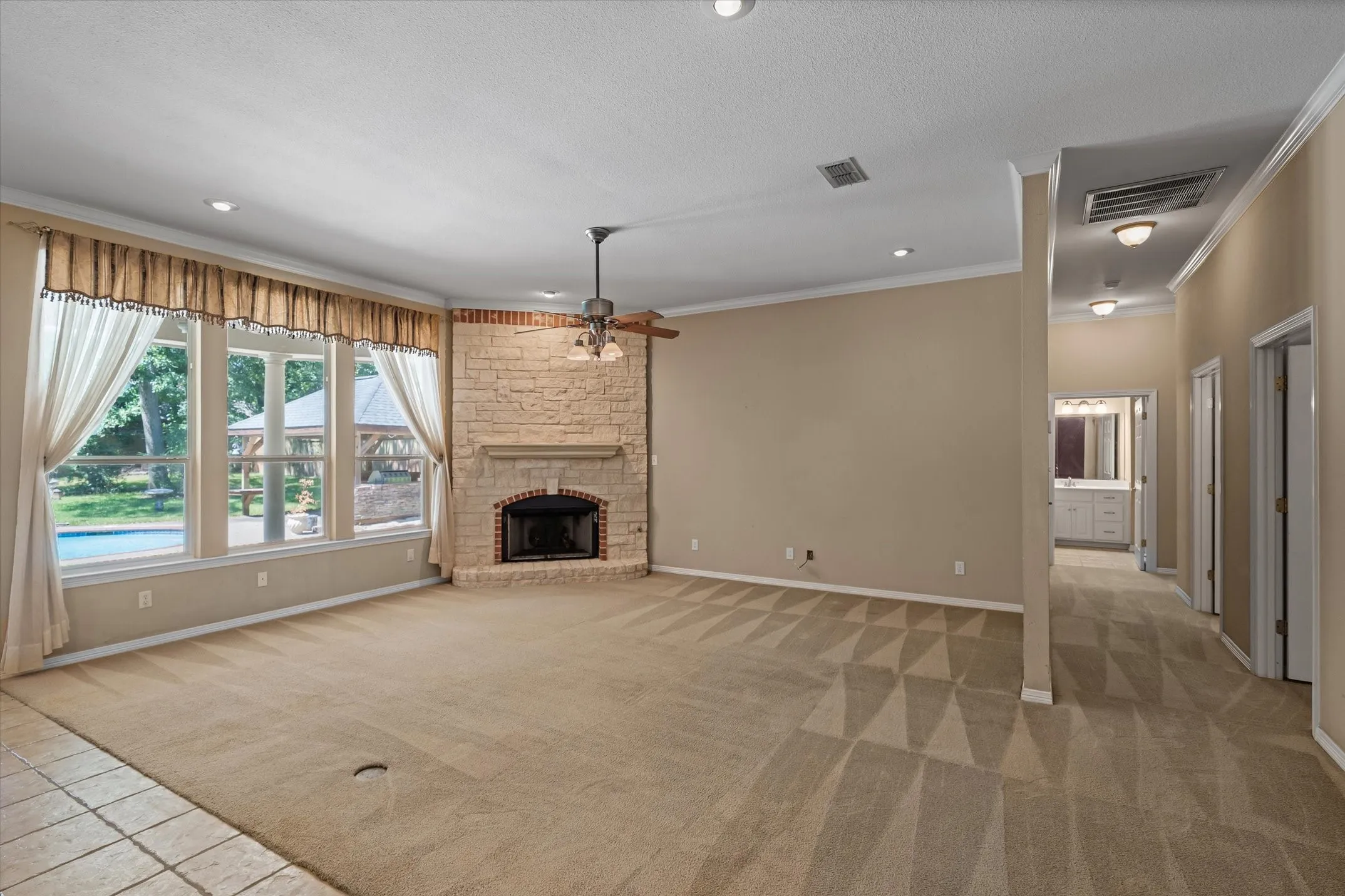 Single Family Residence For Sale in Wood County , 690 County Road 2310, Mineola, Texas 75773, 4 Bedroom, 3 Bathroom, 2 Garage spaces, 2,696 Sqft, built in 2007, mls#21332253, Real Estate Agent in Mineola, Homes For Sale in Wood county, Homes For Sale in Mineola, Realtor in Mineola Texas, Real Estate Brokerage Independent Realty Texas, Luminita Cordes Realtor