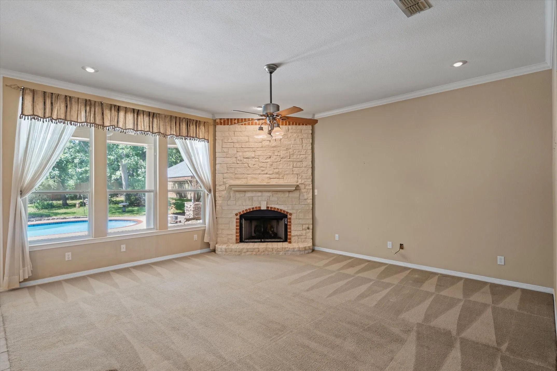 Single Family Residence For Sale in Wood County , 690 County Road 2310, Mineola, Texas 75773, 4 Bedroom, 3 Bathroom, 2 Garage spaces, 2,696 Sqft, built in 2007, mls#21332253, Real Estate Agent in Mineola, Homes For Sale in Wood county, Homes For Sale in Mineola, Realtor in Mineola Texas, Real Estate Brokerage Independent Realty Texas, Luminita Cordes Realtor