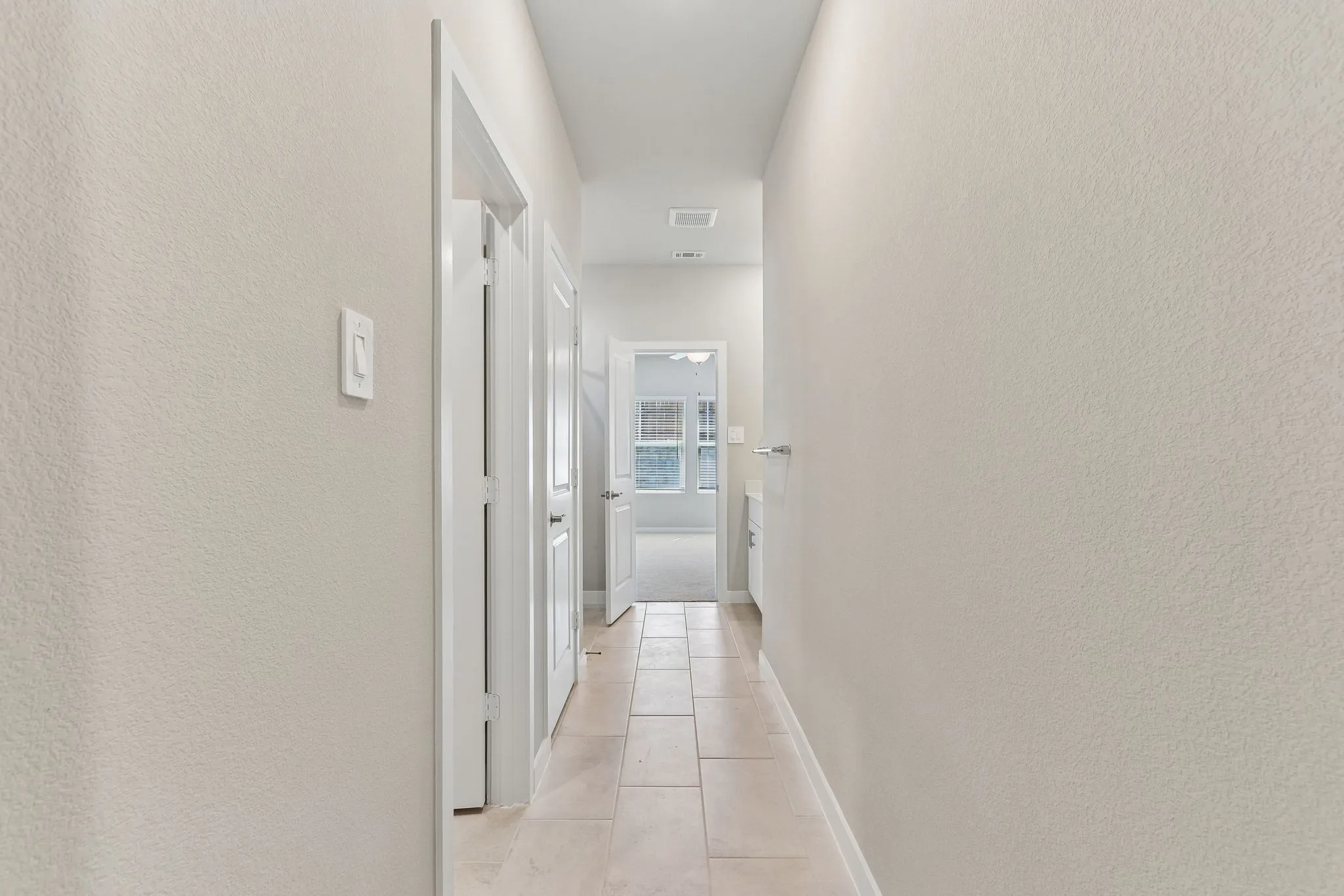  Photo is not of the actual home, but is an inspirational photo of builder’s model home and may depict options, furnishings, and/or decorator features that are not included.
