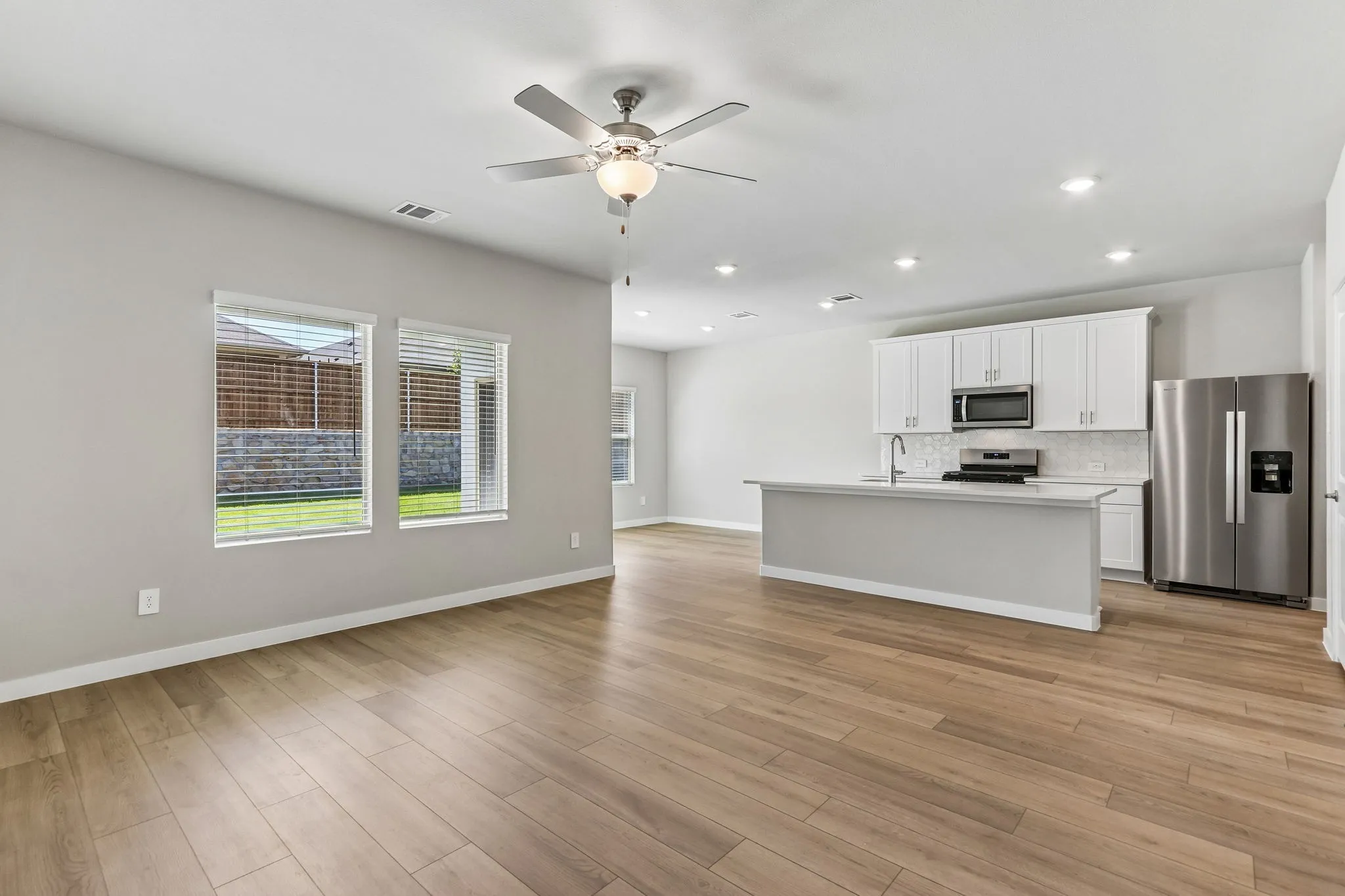  Photo is not of the actual home, but is an inspirational photo of builder’s model home and may depict options, furnishings, and/or decorator features that are not included.

