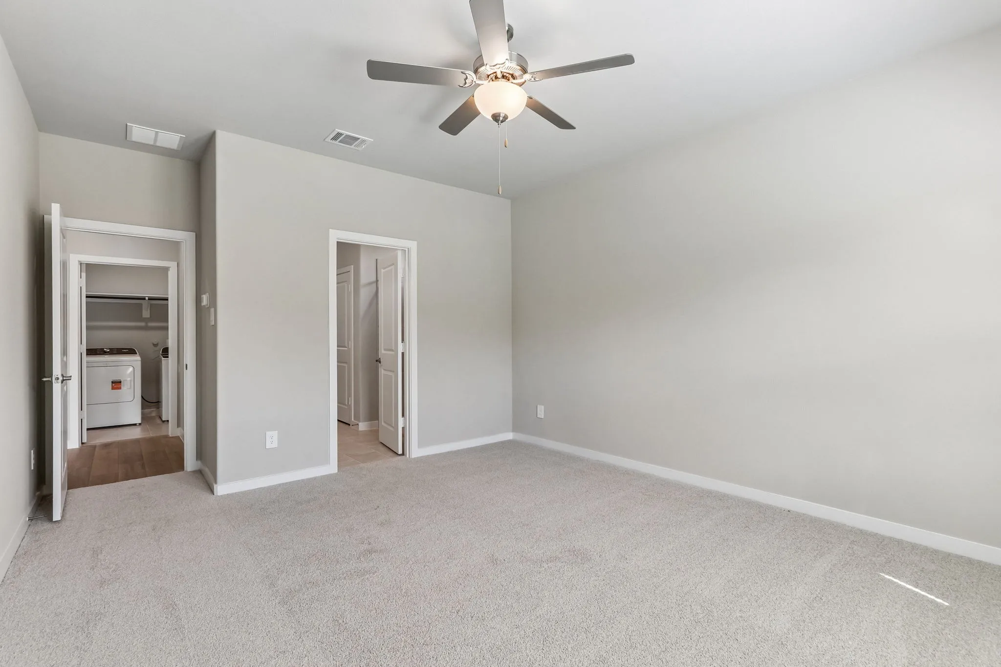  Photo is not of the actual home, but is an inspirational photo of builder’s model home and may depict options, furnishings, and/or decorator features that are not included.
