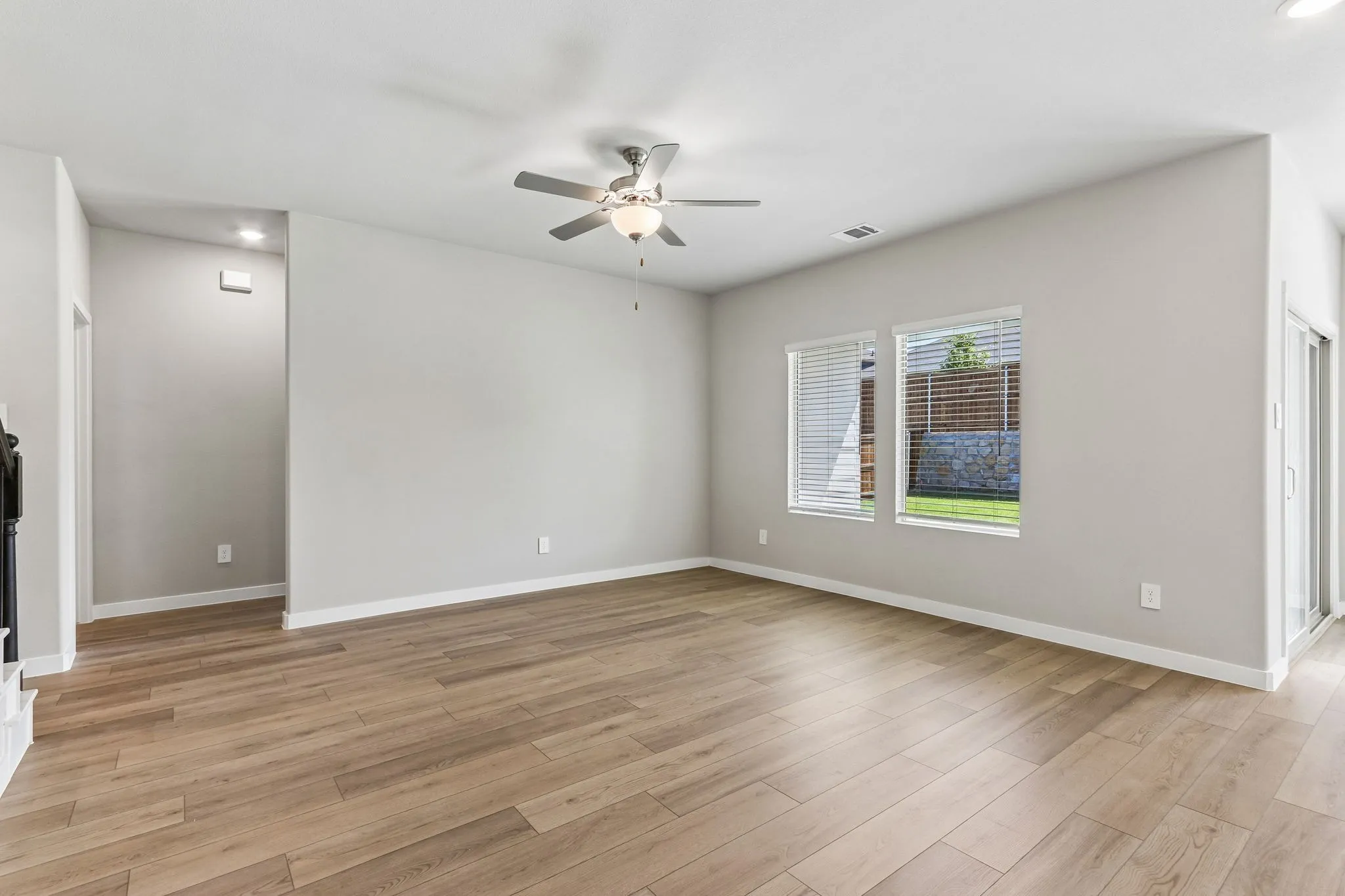  Photo is not of the actual home, but is an inspirational photo of builder’s model home and may depict options, furnishings, and/or decorator features that are not included.
