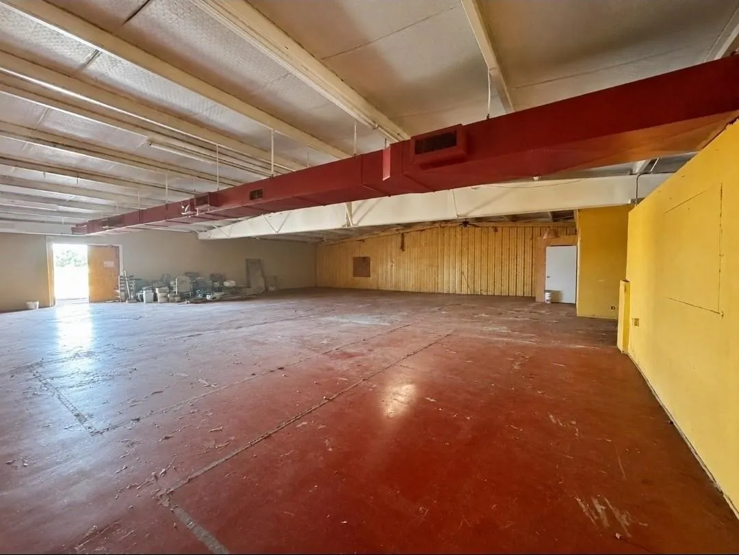 Warehouse For Sale in Hunt County , 109 Frontier Drive, Quinlan, Texas 75474, 0, 0, Garage spaces, 4,500 Sqft, built in 1990, mls#21332266, Real Estate Agent in Quinlan, Homes For Sale in Hunt county, Homes For Sale in Quinlan, Realtor in Quinlan Texas, Real Estate Brokerage Independent Realty Texas, Luminita Cordes Realtor