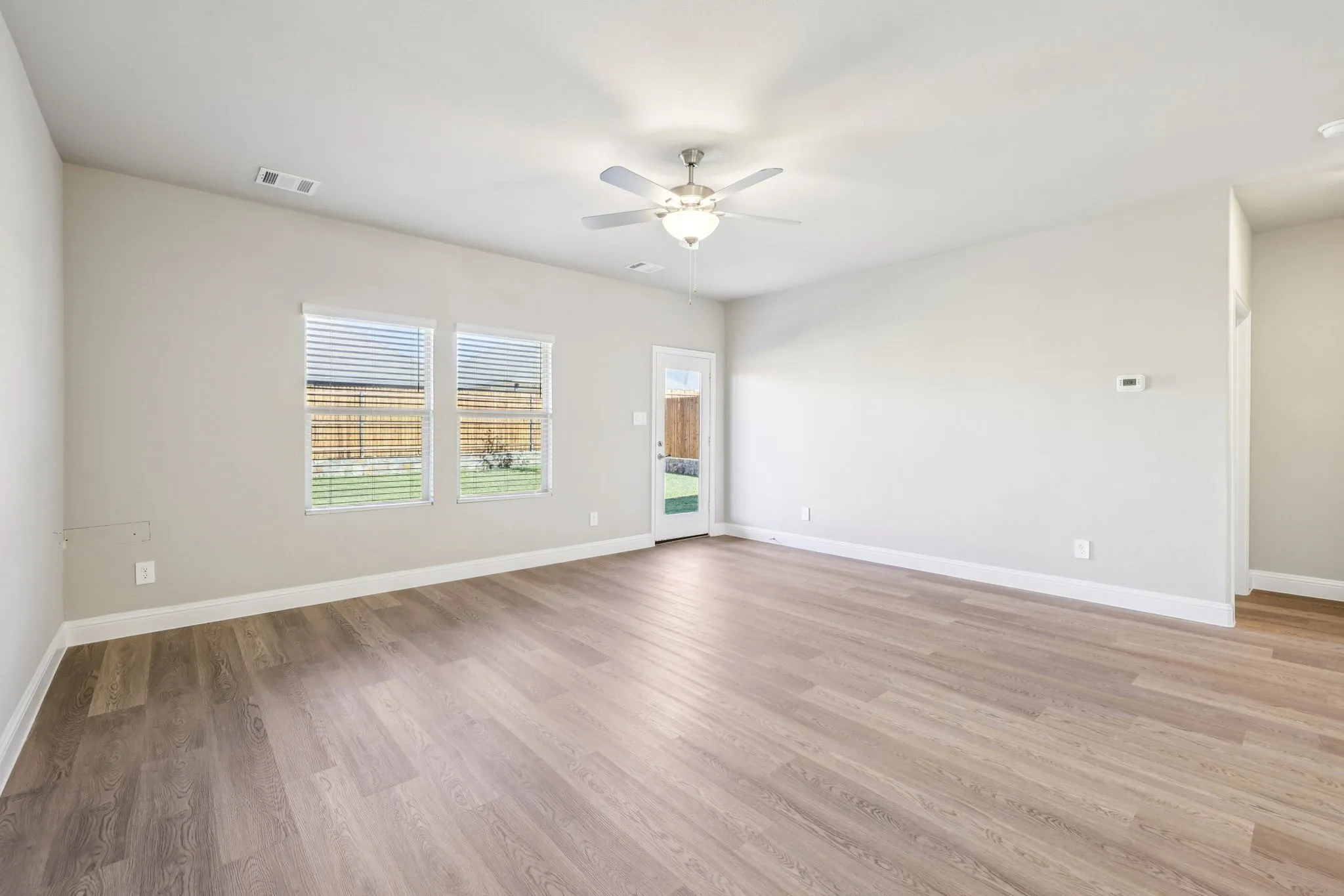  Photo is not of the actual home, but is an inspirational photo of builder’s model home and may depict options, furnishings, and/or decorator features that are not included.
