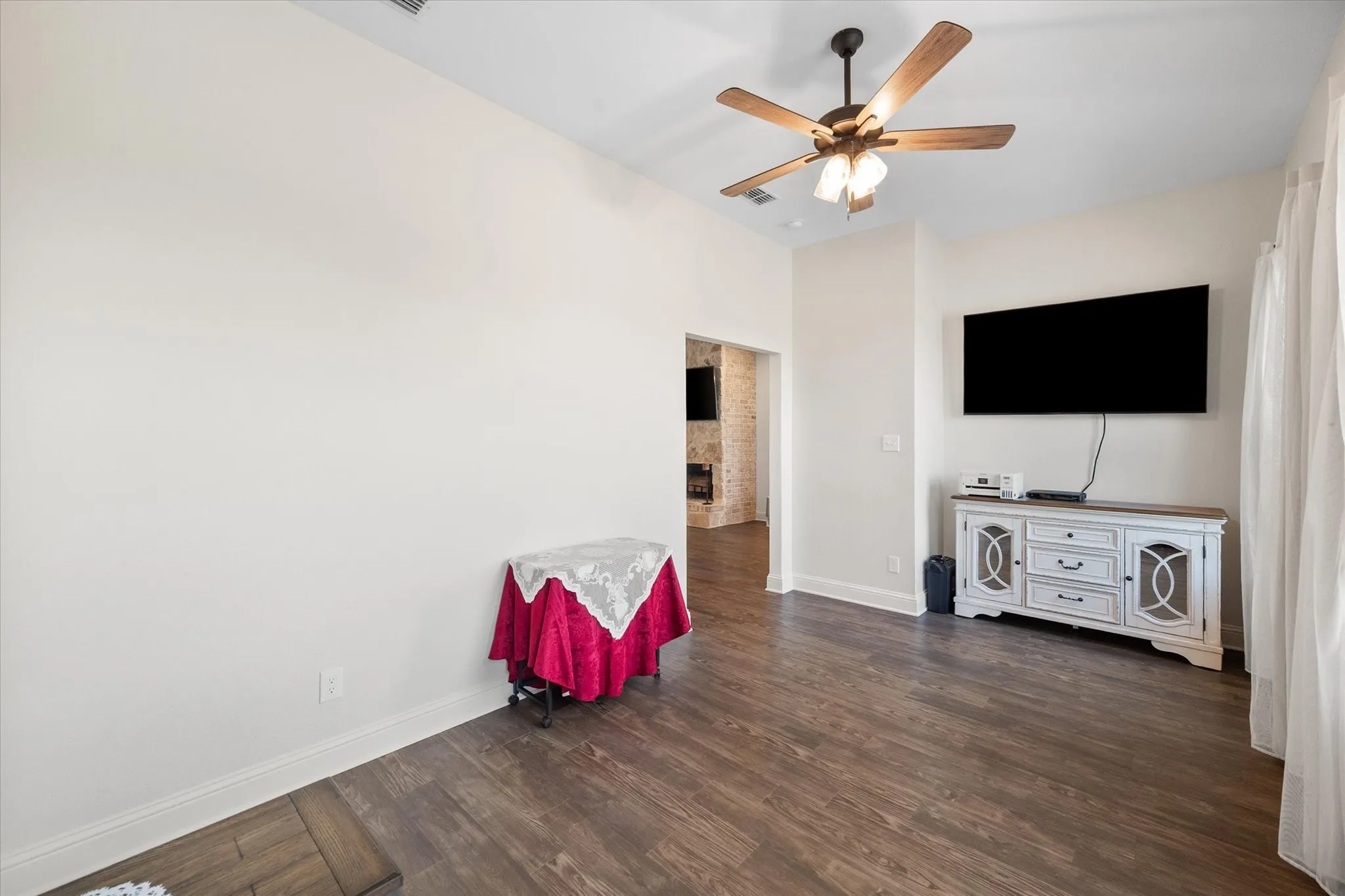 Single Family Residence For Sale in Ellis County , 170 Grays Creek Circle, Ennis, Texas 75119, 3 Bedroom, 2 Bathroom, 2 Garage spaces, 2,093 Sqft, built in 2021, mls#21331008, Real Estate Agent in Ennis, Homes For Sale in Ellis county, Homes For Sale in Ennis, Realtor in Ennis Texas, Real Estate Brokerage Independent Realty Texas, Luminita Cordes Realtor