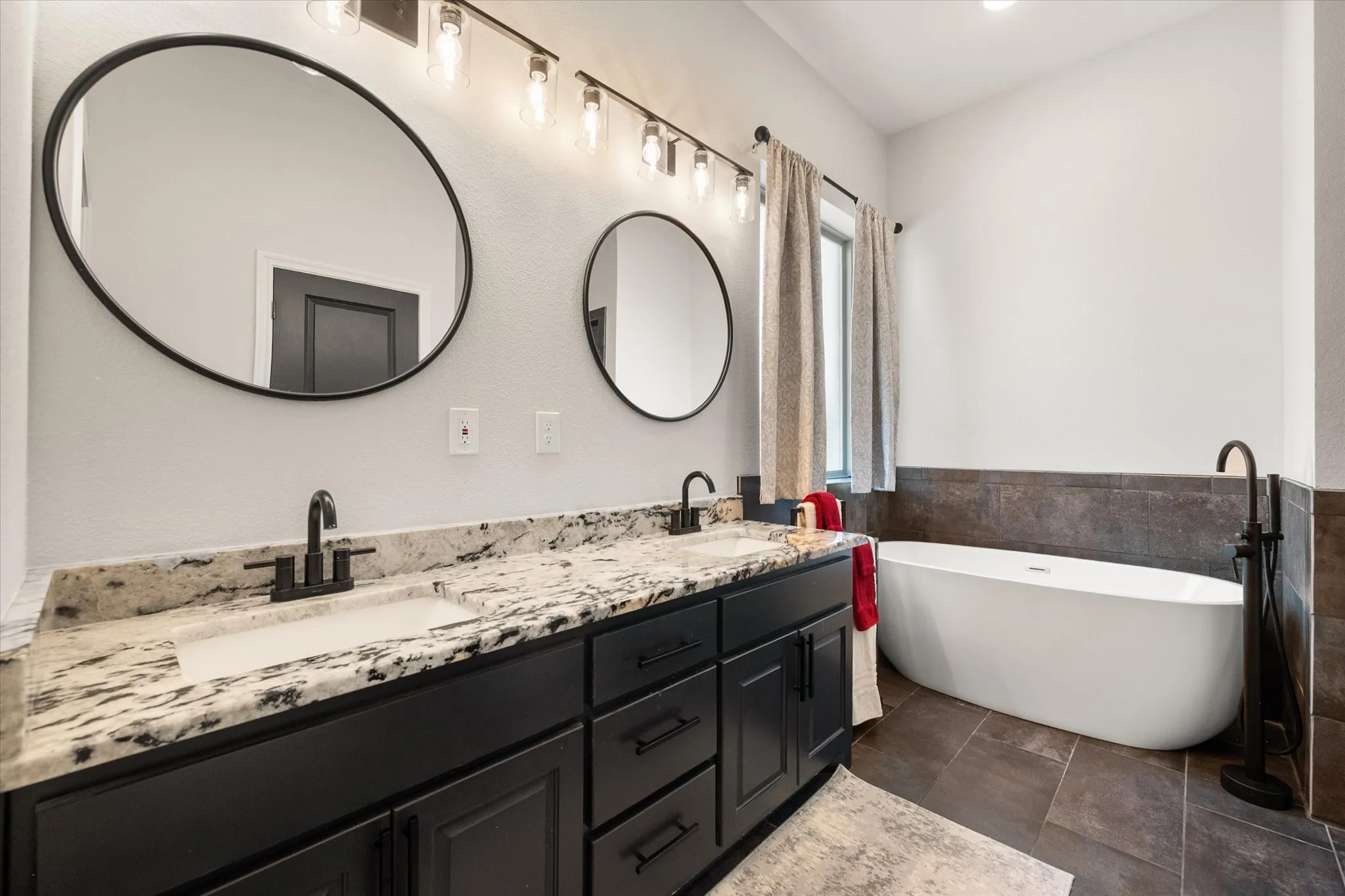 Single Family Residence For Sale in Ellis County , 170 Grays Creek Circle, Ennis, Texas 75119, 3 Bedroom, 2 Bathroom, 2 Garage spaces, 2,093 Sqft, built in 2021, mls#21331008, Real Estate Agent in Ennis, Homes For Sale in Ellis county, Homes For Sale in Ennis, Realtor in Ennis Texas, Real Estate Brokerage Independent Realty Texas, Luminita Cordes Realtor