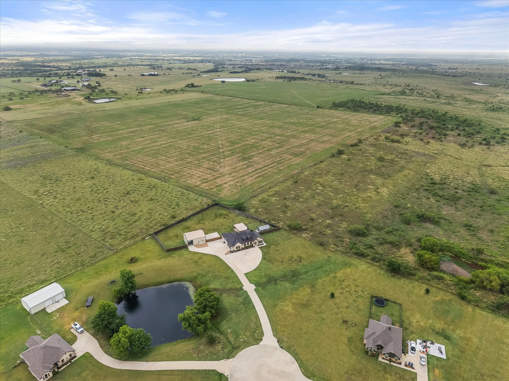 Single Family Residence For Sale in Ellis County , 170 Grays Creek Circle, Ennis, Texas 75119, 3 Bedroom, 2 Bathroom, 2 Garage spaces, 2,093 Sqft, built in 2021, mls#21331008, Real Estate Agent in Ennis, Homes For Sale in Ellis county, Homes For Sale in Ennis, Realtor in Ennis Texas, Real Estate Brokerage Independent Realty Texas, Luminita Cordes Realtor