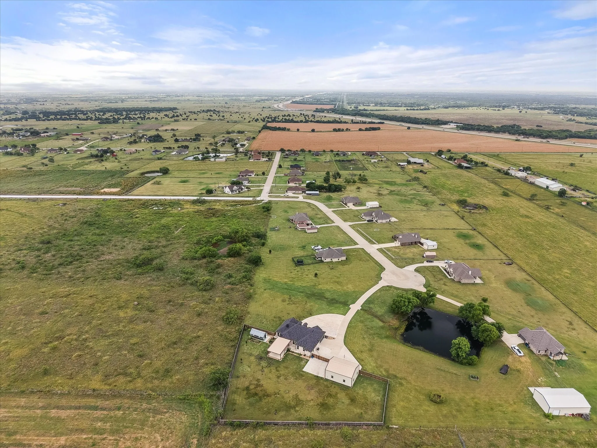 Single Family Residence For Sale in Ellis County , 170 Grays Creek Circle, Ennis, Texas 75119, 3 Bedroom, 2 Bathroom, 2 Garage spaces, 2,093 Sqft, built in 2021, mls#21331008, Real Estate Agent in Ennis, Homes For Sale in Ellis county, Homes For Sale in Ennis, Realtor in Ennis Texas, Real Estate Brokerage Independent Realty Texas, Luminita Cordes Realtor