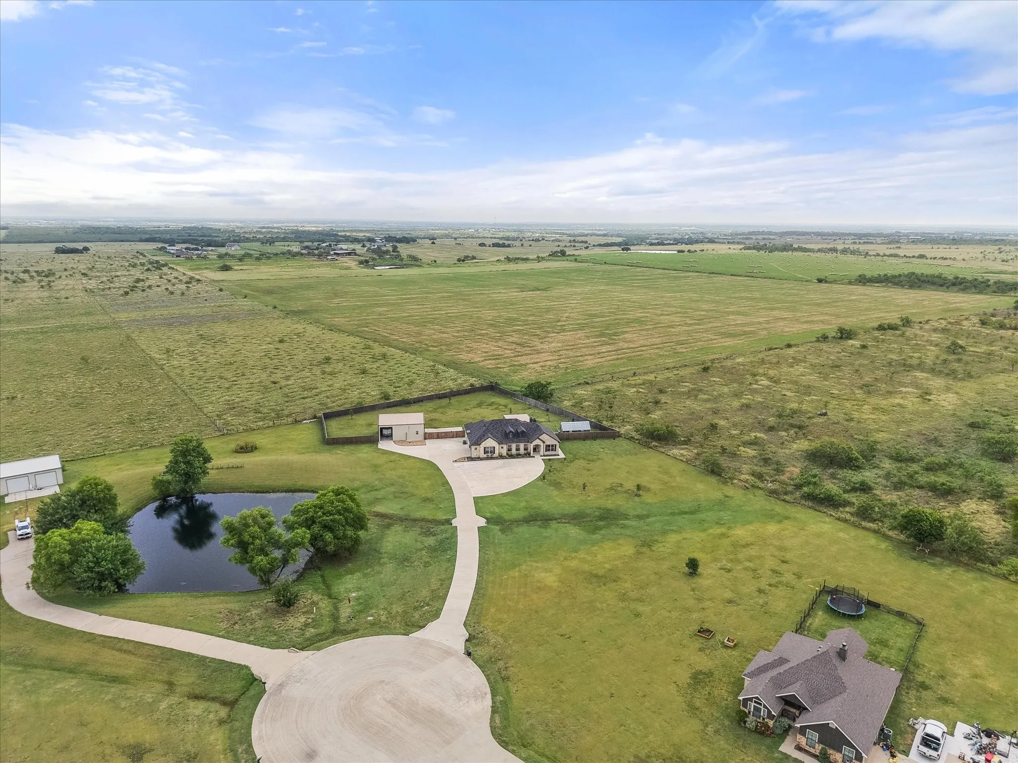 Single Family Residence For Sale in Ellis County , 170 Grays Creek Circle, Ennis, Texas 75119, 3 Bedroom, 2 Bathroom, 2 Garage spaces, 2,093 Sqft, built in 2021, mls#21331008, Real Estate Agent in Ennis, Homes For Sale in Ellis county, Homes For Sale in Ennis, Realtor in Ennis Texas, Real Estate Brokerage Independent Realty Texas, Luminita Cordes Realtor