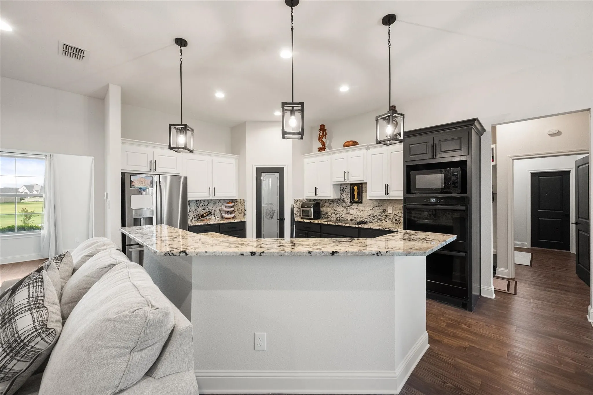 Single Family Residence For Sale in Ellis County , 170 Grays Creek Circle, Ennis, Texas 75119, 3 Bedroom, 2 Bathroom, 2 Garage spaces, 2,093 Sqft, built in 2021, mls#21331008, Real Estate Agent in Ennis, Homes For Sale in Ellis county, Homes For Sale in Ennis, Realtor in Ennis Texas, Real Estate Brokerage Independent Realty Texas, Luminita Cordes Realtor