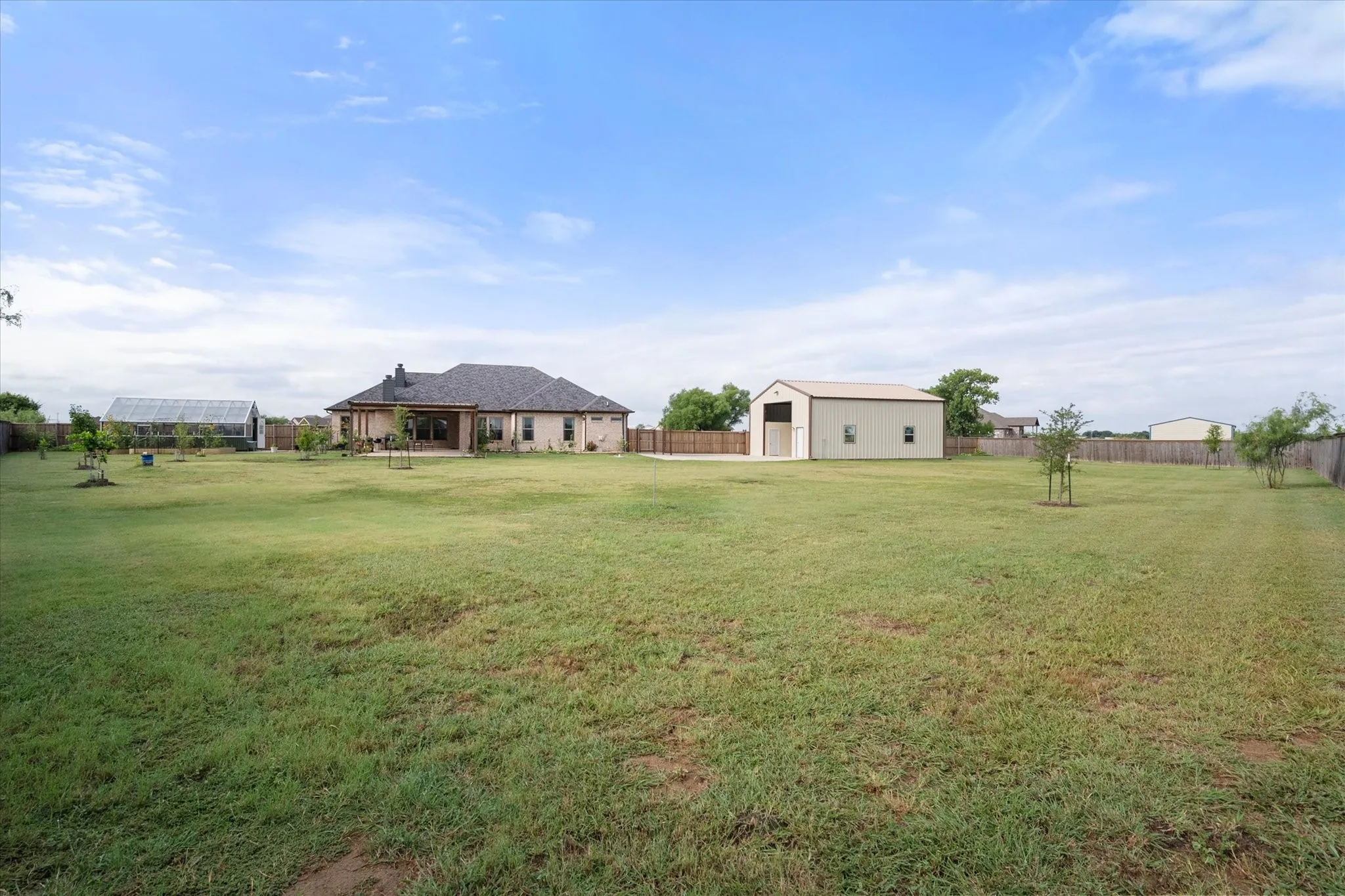 Single Family Residence For Sale in Ellis County , 170 Grays Creek Circle, Ennis, Texas 75119, 3 Bedroom, 2 Bathroom, 2 Garage spaces, 2,093 Sqft, built in 2021, mls#21331008, Real Estate Agent in Ennis, Homes For Sale in Ellis county, Homes For Sale in Ennis, Realtor in Ennis Texas, Real Estate Brokerage Independent Realty Texas, Luminita Cordes Realtor