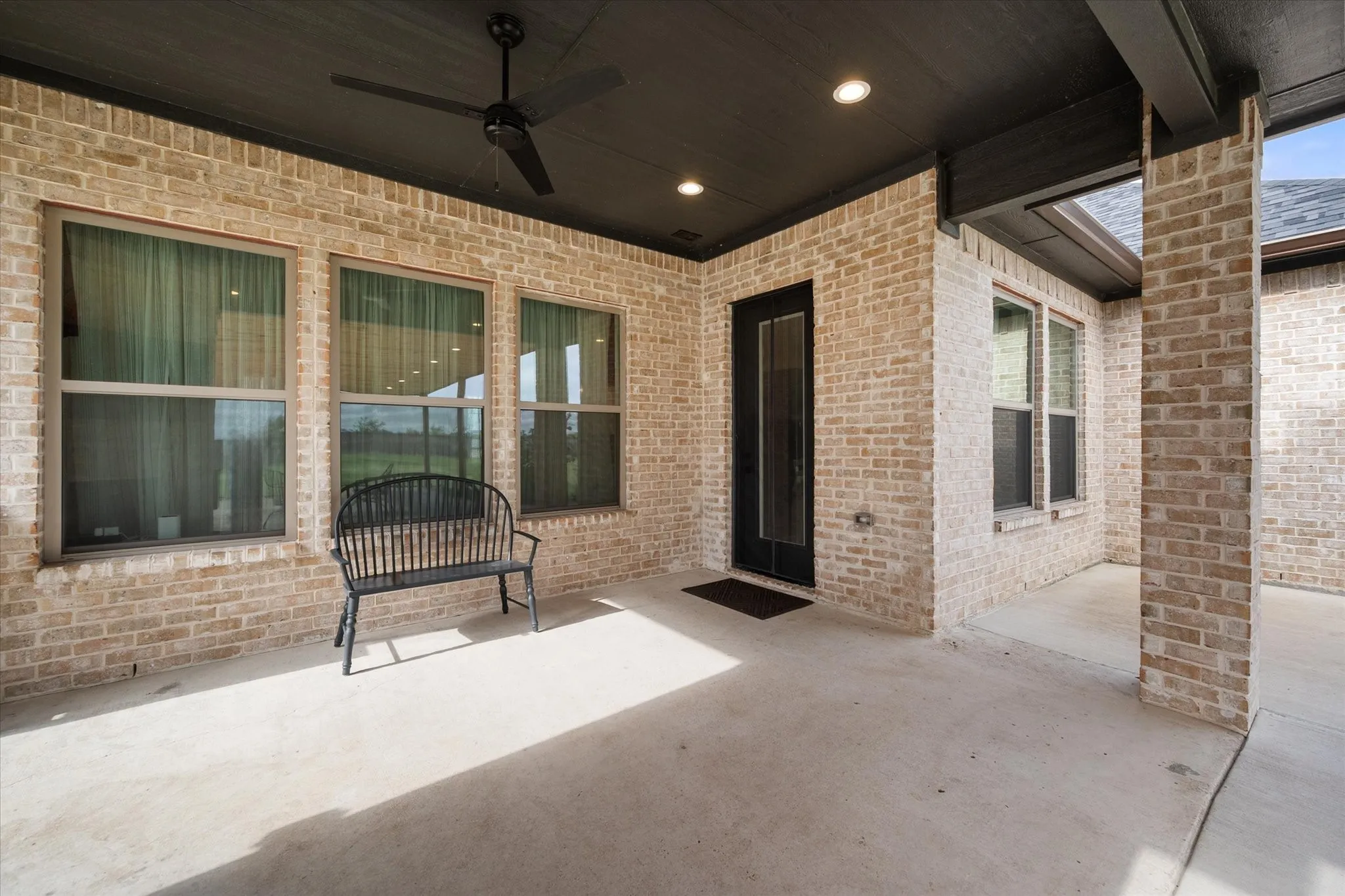 Single Family Residence For Sale in Ellis County , 170 Grays Creek Circle, Ennis, Texas 75119, 3 Bedroom, 2 Bathroom, 2 Garage spaces, 2,093 Sqft, built in 2021, mls#21331008, Real Estate Agent in Ennis, Homes For Sale in Ellis county, Homes For Sale in Ennis, Realtor in Ennis Texas, Real Estate Brokerage Independent Realty Texas, Luminita Cordes Realtor