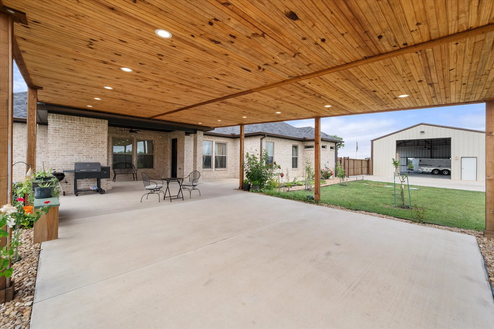 Single Family Residence For Sale in Ellis County , 170 Grays Creek Circle, Ennis, Texas 75119, 3 Bedroom, 2 Bathroom, 2 Garage spaces, 2,093 Sqft, built in 2021, mls#21331008, Real Estate Agent in Ennis, Homes For Sale in Ellis county, Homes For Sale in Ennis, Realtor in Ennis Texas, Real Estate Brokerage Independent Realty Texas, Luminita Cordes Realtor