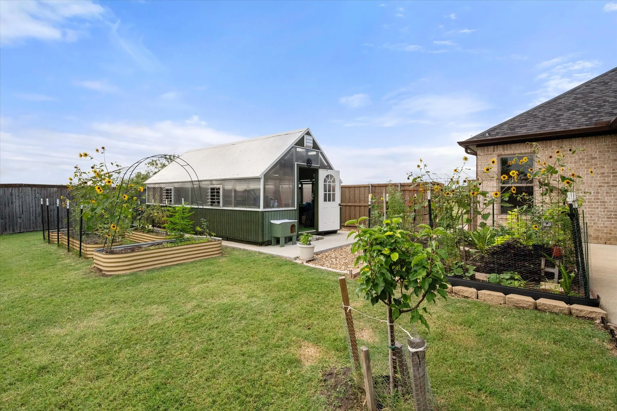 Single Family Residence For Sale in Ellis County , 170 Grays Creek Circle, Ennis, Texas 75119, 3 Bedroom, 2 Bathroom, 2 Garage spaces, 2,093 Sqft, built in 2021, mls#21331008, Real Estate Agent in Ennis, Homes For Sale in Ellis county, Homes For Sale in Ennis, Realtor in Ennis Texas, Real Estate Brokerage Independent Realty Texas, Luminita Cordes Realtor