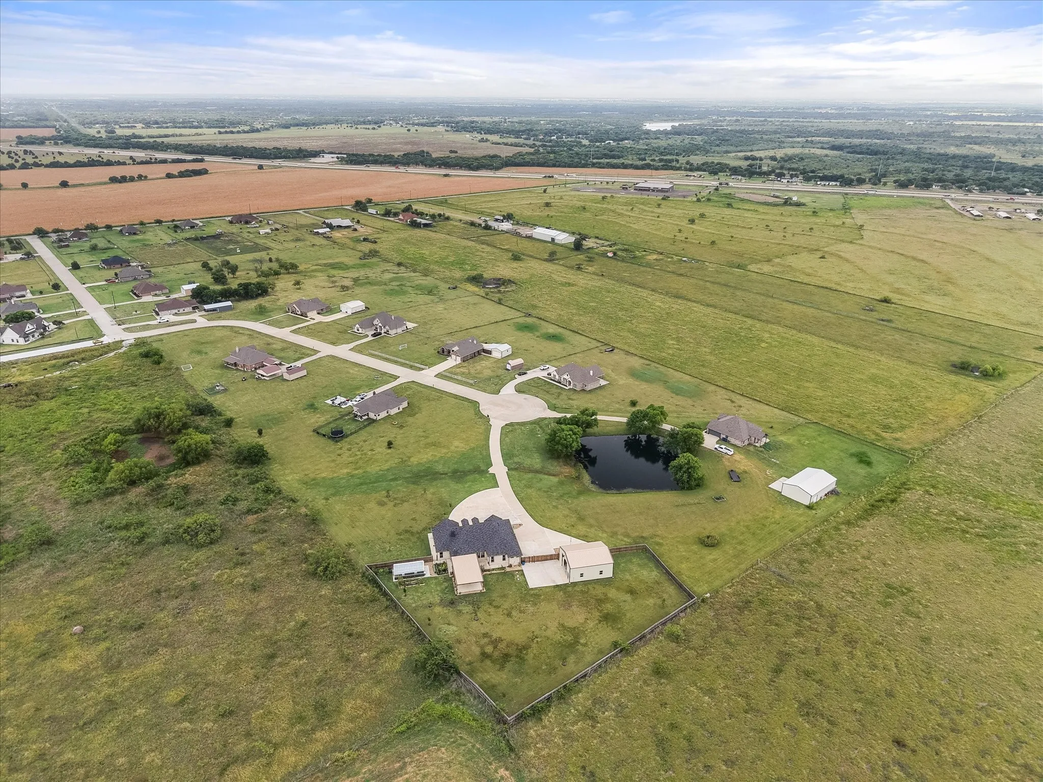 Single Family Residence For Sale in Ellis County , 170 Grays Creek Circle, Ennis, Texas 75119, 3 Bedroom, 2 Bathroom, 2 Garage spaces, 2,093 Sqft, built in 2021, mls#21331008, Real Estate Agent in Ennis, Homes For Sale in Ellis county, Homes For Sale in Ennis, Realtor in Ennis Texas, Real Estate Brokerage Independent Realty Texas, Luminita Cordes Realtor