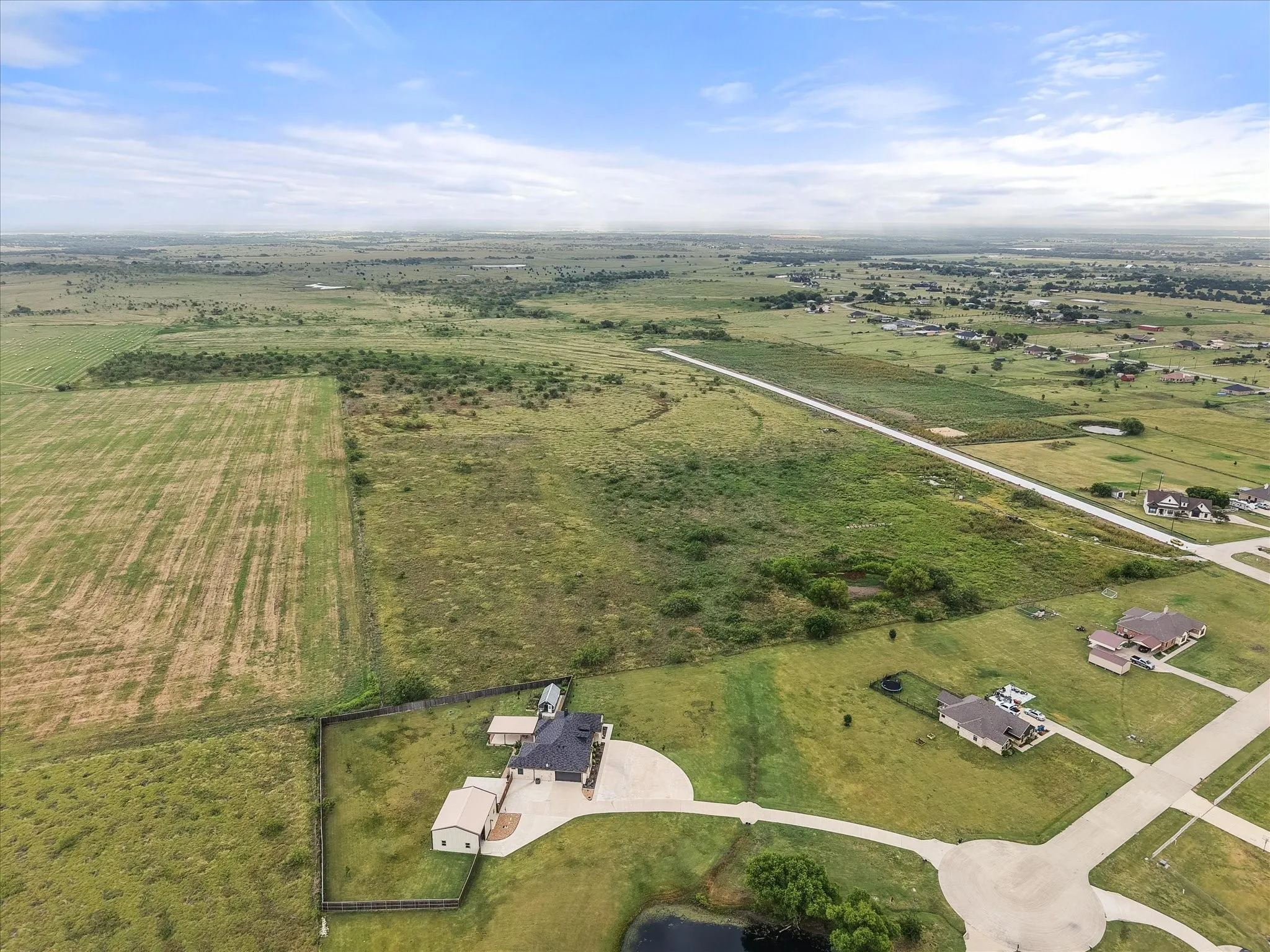 Single Family Residence For Sale in Ellis County , 170 Grays Creek Circle, Ennis, Texas 75119, 3 Bedroom, 2 Bathroom, 2 Garage spaces, 2,093 Sqft, built in 2021, mls#21331008, Real Estate Agent in Ennis, Homes For Sale in Ellis county, Homes For Sale in Ennis, Realtor in Ennis Texas, Real Estate Brokerage Independent Realty Texas, Luminita Cordes Realtor
