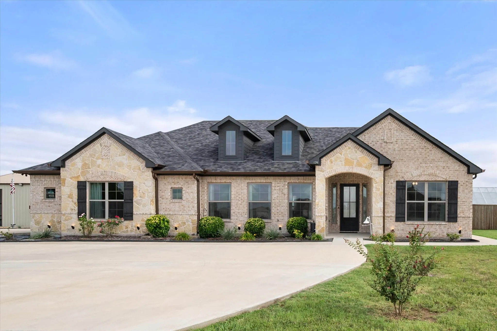 Single Family Residence For Sale in Ellis County , 170 Grays Creek Circle, Ennis, Texas 75119, 3 Bedroom, 2 Bathroom, 2 Garage spaces, 2,093 Sqft, built in 2021, mls#21331008, Real Estate Agent in Ennis, Homes For Sale in Ellis county, Homes For Sale in Ennis, Realtor in Ennis Texas, Real Estate Brokerage Independent Realty Texas, Luminita Cordes Realtor