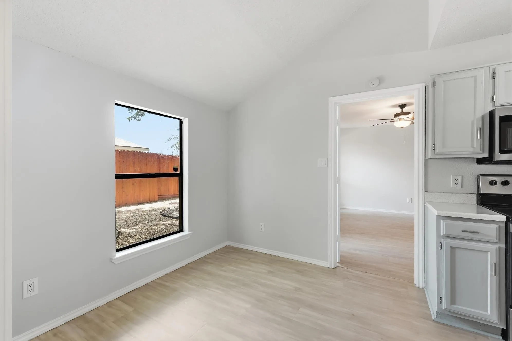 Perfect view to outside.
