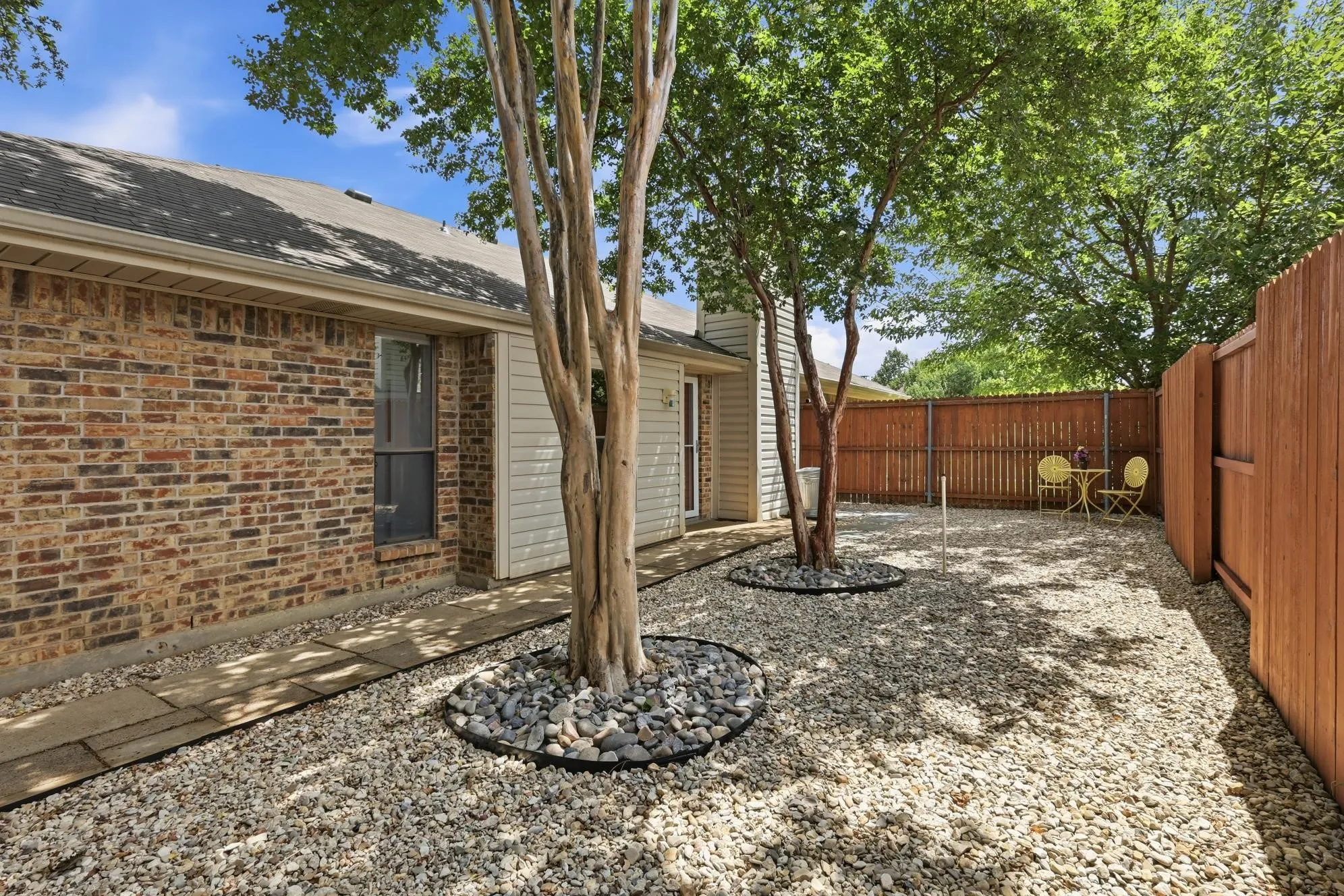Single Family Residence For Sale in Dallas County , 2308 Carol Good Lane, Carrollton, Texas 75006, 2 Bedroom, 2 Bathroom, Garage spaces, 1,102 Sqft, built in 1982, mls#21330902, Real Estate Agent in Carrollton, Homes For Sale in Dallas county, Homes For Sale in Carrollton, Realtor in Carrollton Texas, Real Estate Brokerage Independent Realty Texas, Luminita Cordes Realtor