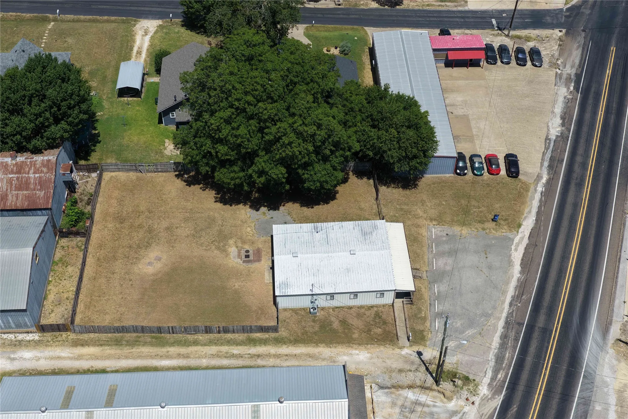 Office For Rent in Ellis County , 206 S Highway 77, Waxahachie, Texas 75165, 0, 0, Garage spaces, 0 Sqft, built in 1991, mls#21332219, Real Estate Agent in Waxahachie, Homes For Rent in Ellis county, Homes For Rent in Waxahachie, Realtor in Waxahachie Texas, Real Estate Brokerage Independent Realty Texas, Luminita Cordes Realtor