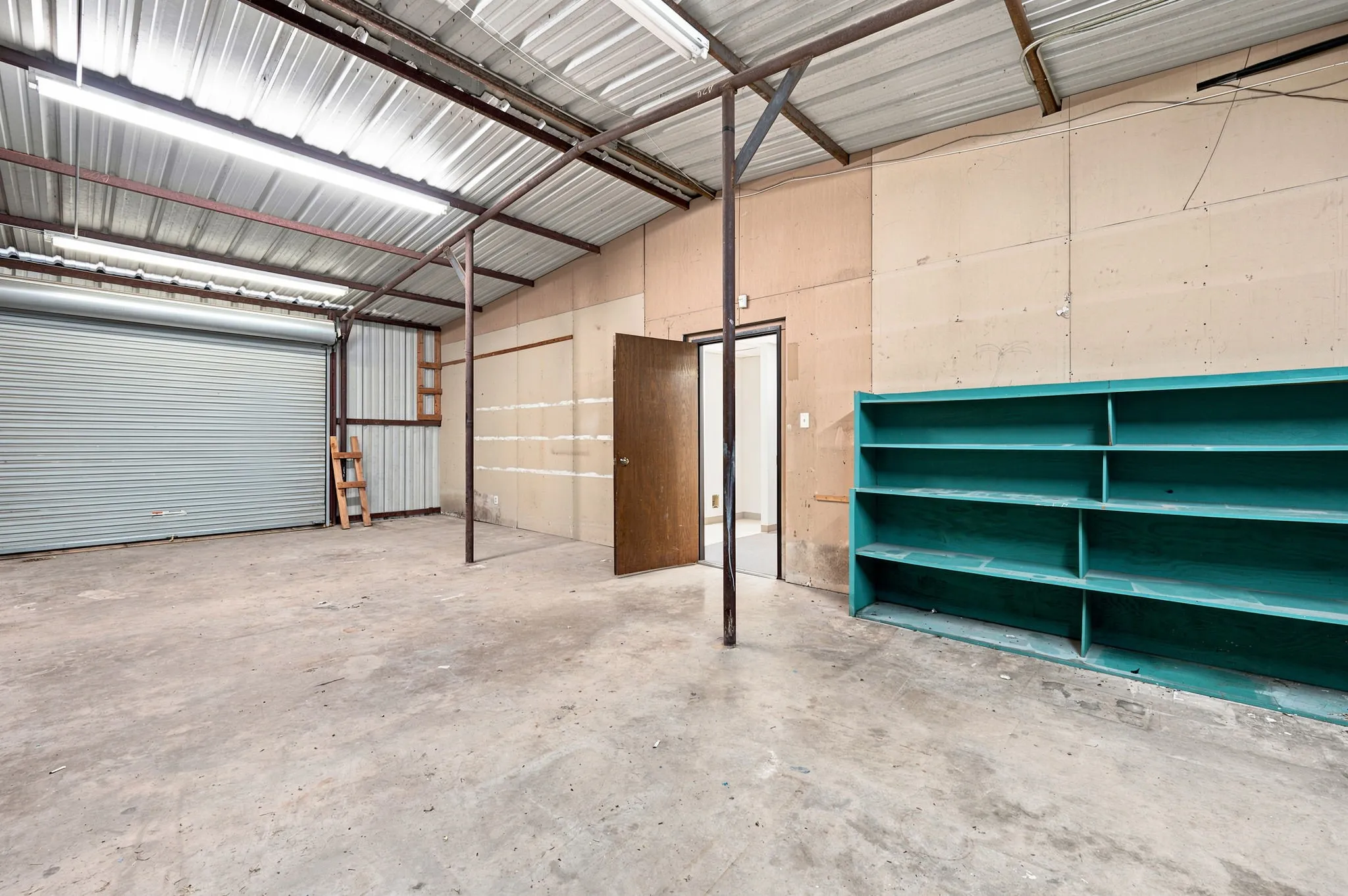 Office For Rent in Ellis County , 206 S Highway 77, Waxahachie, Texas 75165, 0, 0, Garage spaces, 0 Sqft, built in 1991, mls#21332219, Real Estate Agent in Waxahachie, Homes For Rent in Ellis county, Homes For Rent in Waxahachie, Realtor in Waxahachie Texas, Real Estate Brokerage Independent Realty Texas, Luminita Cordes Realtor