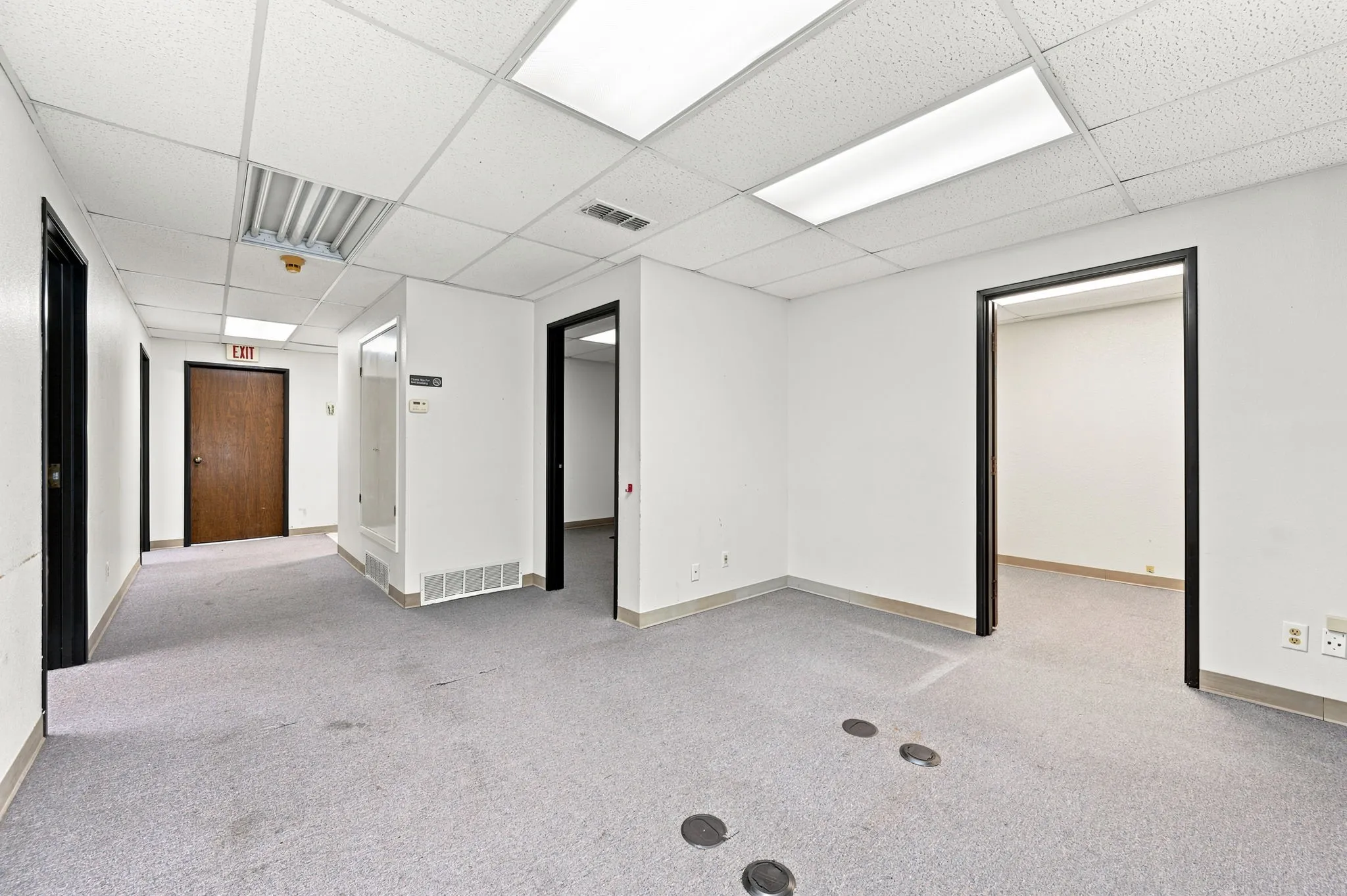 Office For Rent in Ellis County , 206 S Highway 77, Waxahachie, Texas 75165, 0, 0, Garage spaces, 0 Sqft, built in 1991, mls#21332219, Real Estate Agent in Waxahachie, Homes For Rent in Ellis county, Homes For Rent in Waxahachie, Realtor in Waxahachie Texas, Real Estate Brokerage Independent Realty Texas, Luminita Cordes Realtor