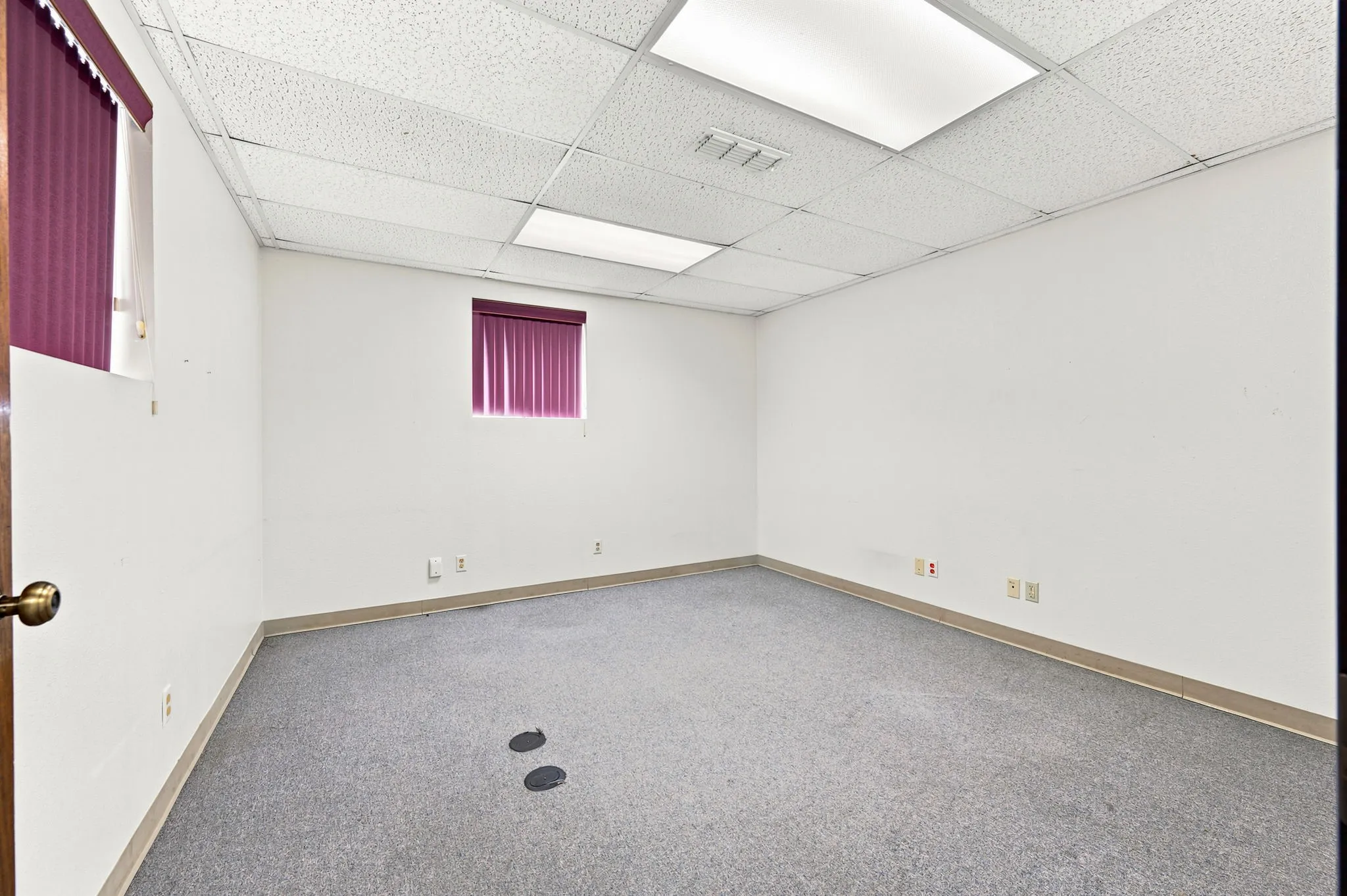 Office For Rent in Ellis County , 206 S Highway 77, Waxahachie, Texas 75165, 0, 0, Garage spaces, 0 Sqft, built in 1991, mls#21332219, Real Estate Agent in Waxahachie, Homes For Rent in Ellis county, Homes For Rent in Waxahachie, Realtor in Waxahachie Texas, Real Estate Brokerage Independent Realty Texas, Luminita Cordes Realtor