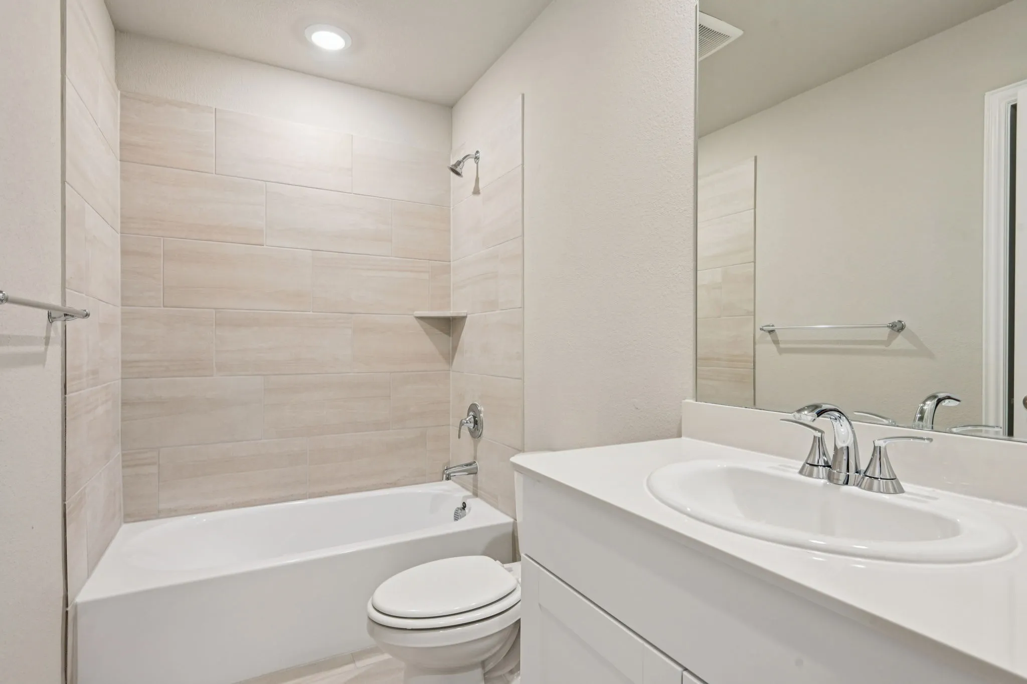  Photo is not of the actual home, but is an inspirational photo of builder’s model home and may depict options, furnishings, and/or decorator features that are not included.
