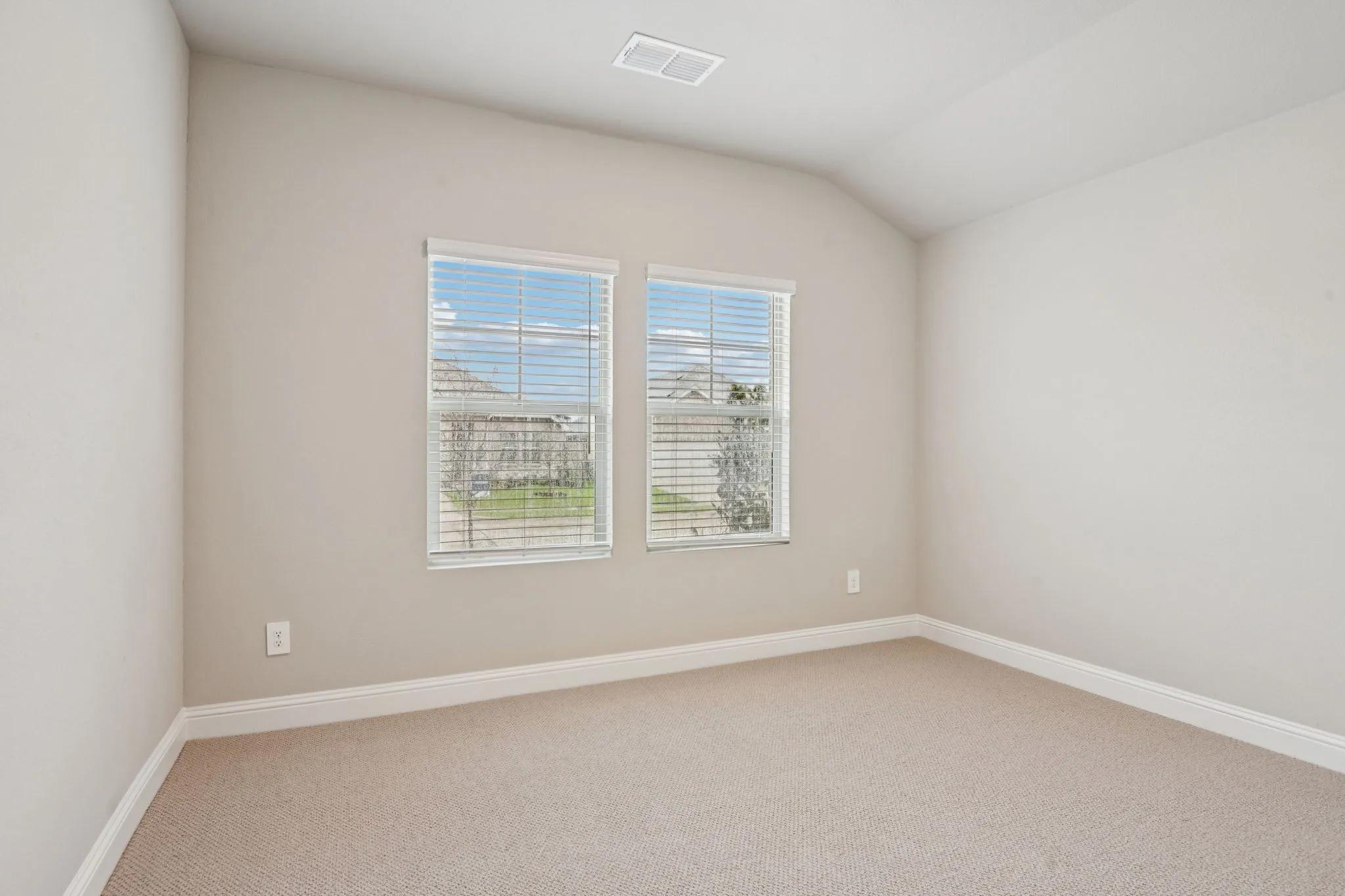  Photo is not of the actual home, but is an inspirational photo of builder’s model home and may depict options, furnishings, and/or decorator features that are not included.

