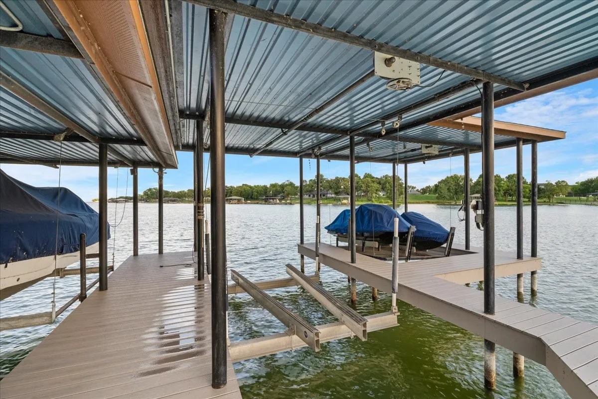 Room for 2 boats and 2 jet skis
