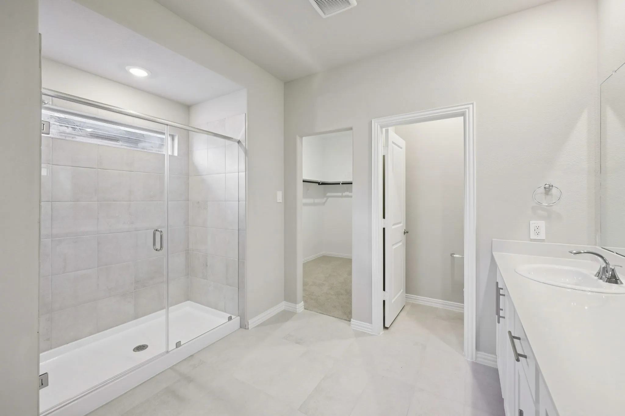  Photo is not of the actual home, but is an inspirational photo of builder’s model home and may depict options, furnishings, and/or decorator features that are not included.
