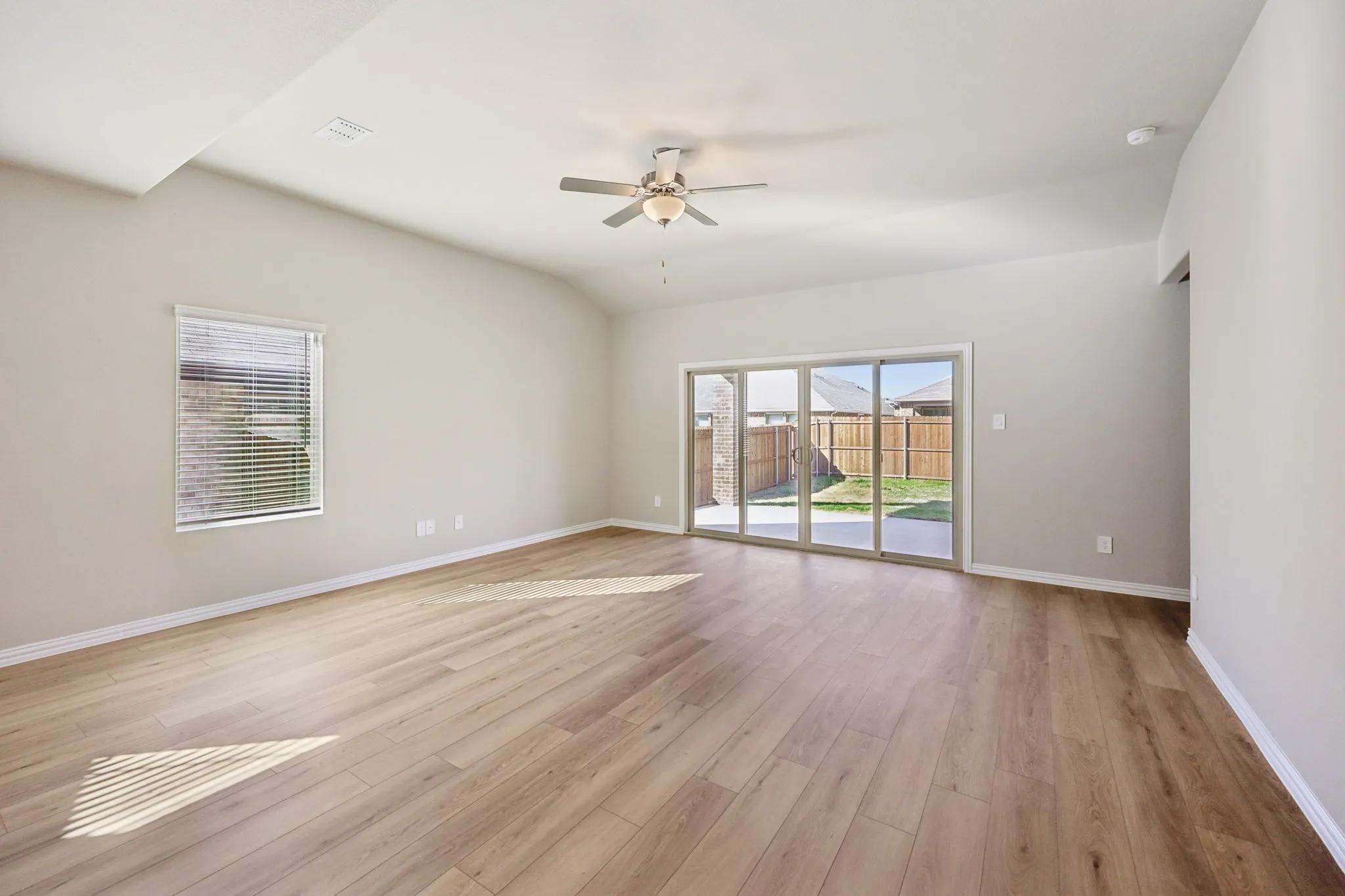  Photo is not of the actual home, but is an inspirational photo of builder’s model home and may depict options, furnishings, and/or decorator features that are not included.
