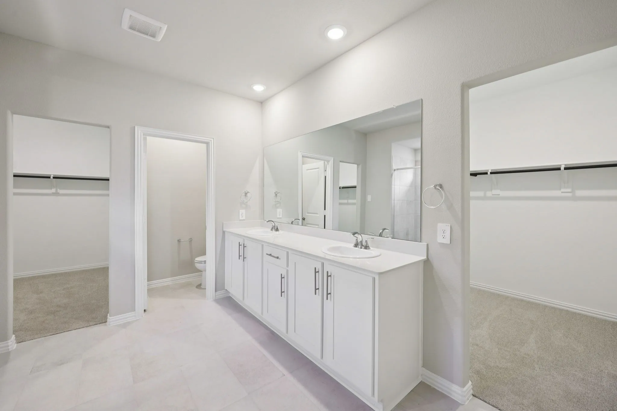  Photo is not of the actual home, but is an inspirational photo of builder’s model home and may depict options, furnishings, and/or decorator features that are not included.
