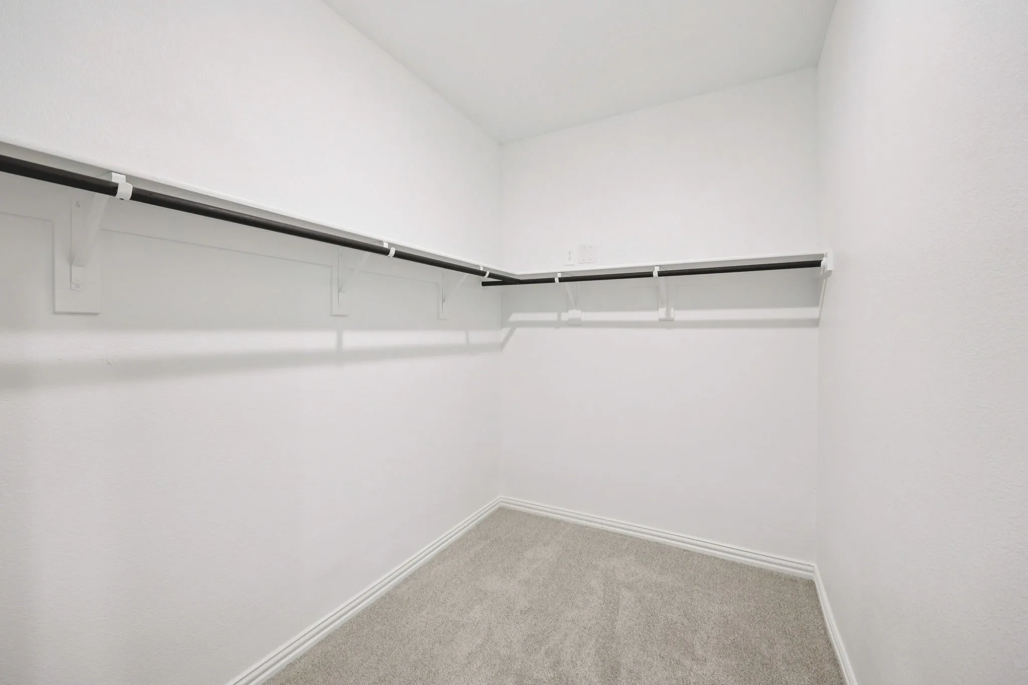  Photo is not of the actual home, but is an inspirational photo of builder’s model home and may depict options, furnishings, and/or decorator features that are not included.
