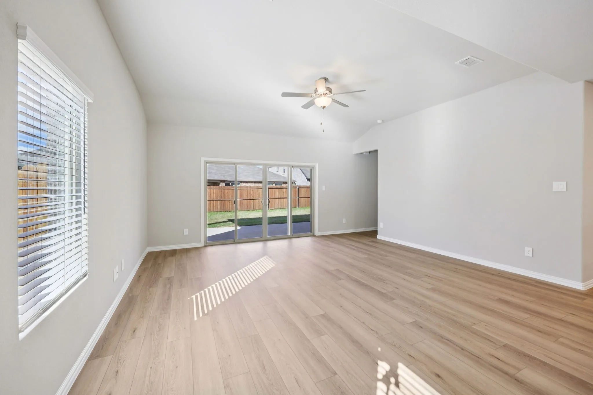  Photo is not of the actual home, but is an inspirational photo of builder’s model home and may depict options, furnishings, and/or decorator features that are not included.
