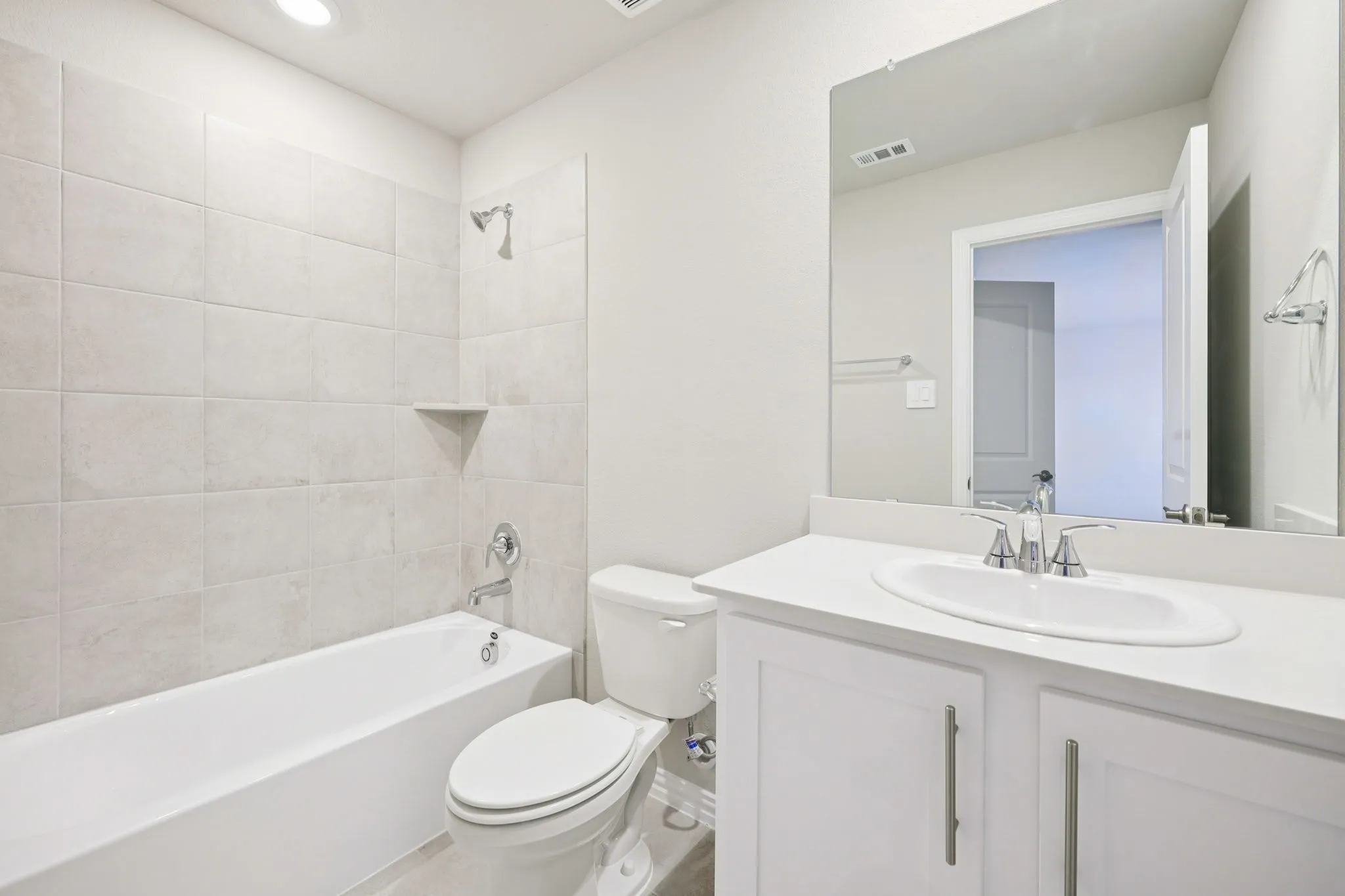 Photo is not of the actual home, but is an inspirational photo of builder’s model home and may depict options, furnishings, and/or decorator features that are not included.
