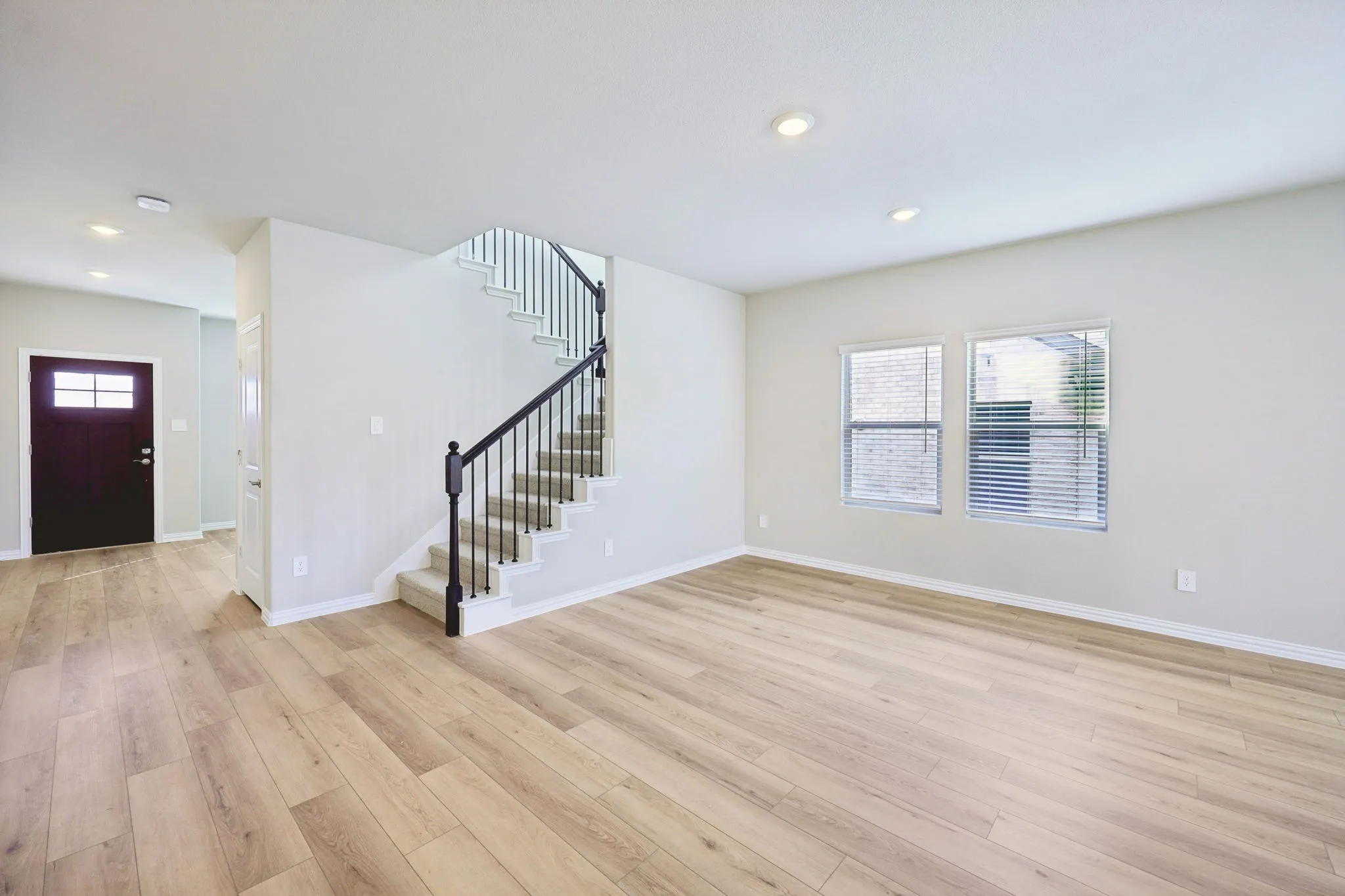  Photo is not of the actual home, but is an inspirational photo of builder’s model home and may depict options, furnishings, and/or decorator features that are not included.

