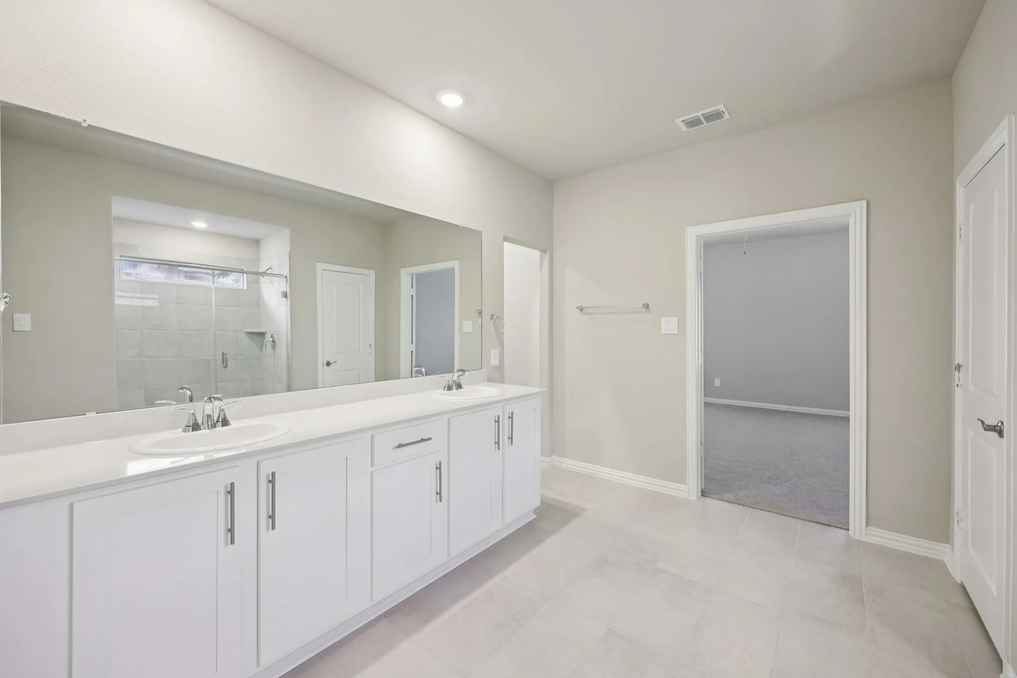  Photo is not of the actual home, but is an inspirational photo of builder’s model home and may depict options, furnishings, and/or decorator features that are not included.
